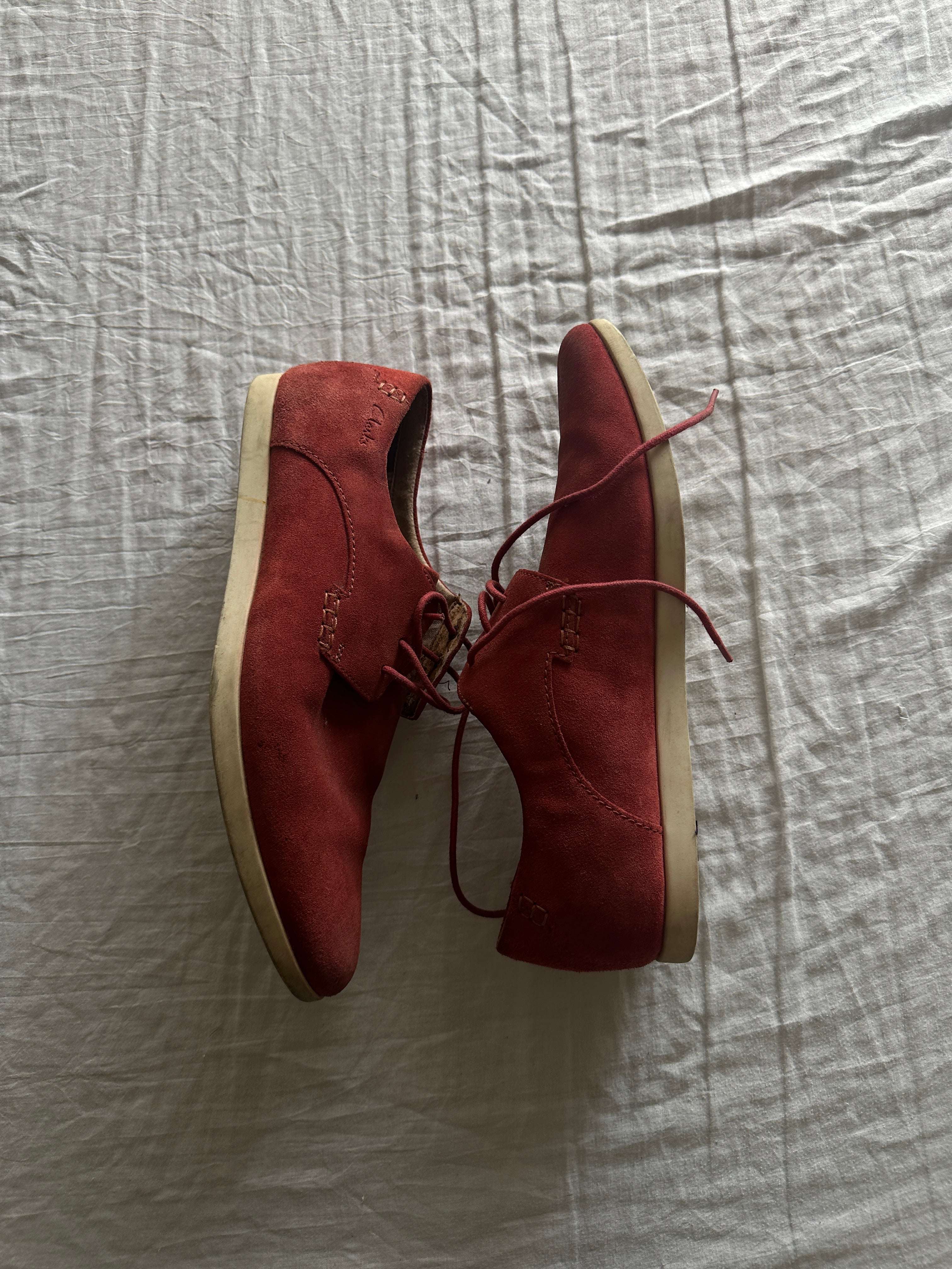 Clarks — Zapatos Gamuza Roja, Talla 45