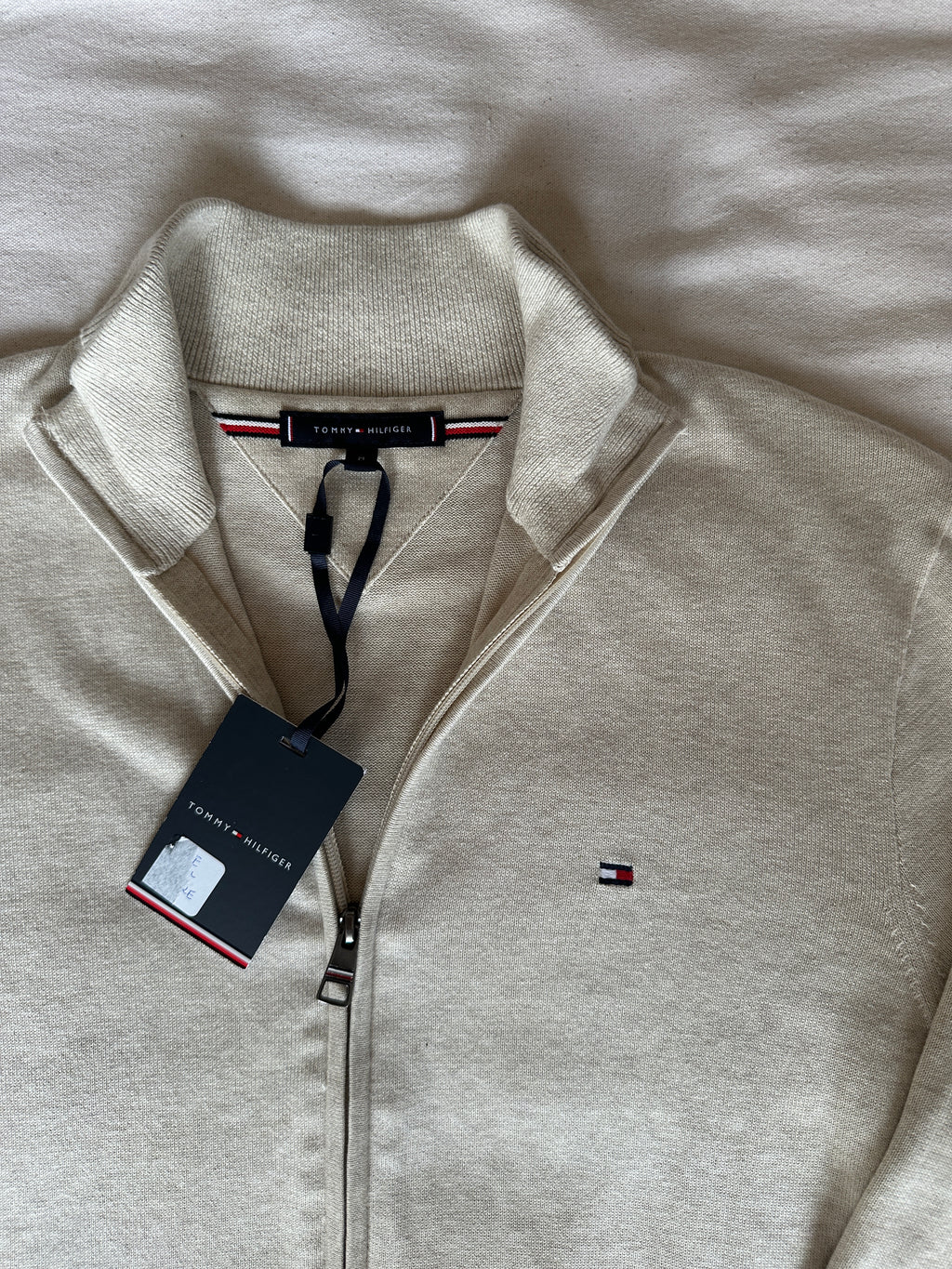Tommy Hilfiger — Talla M