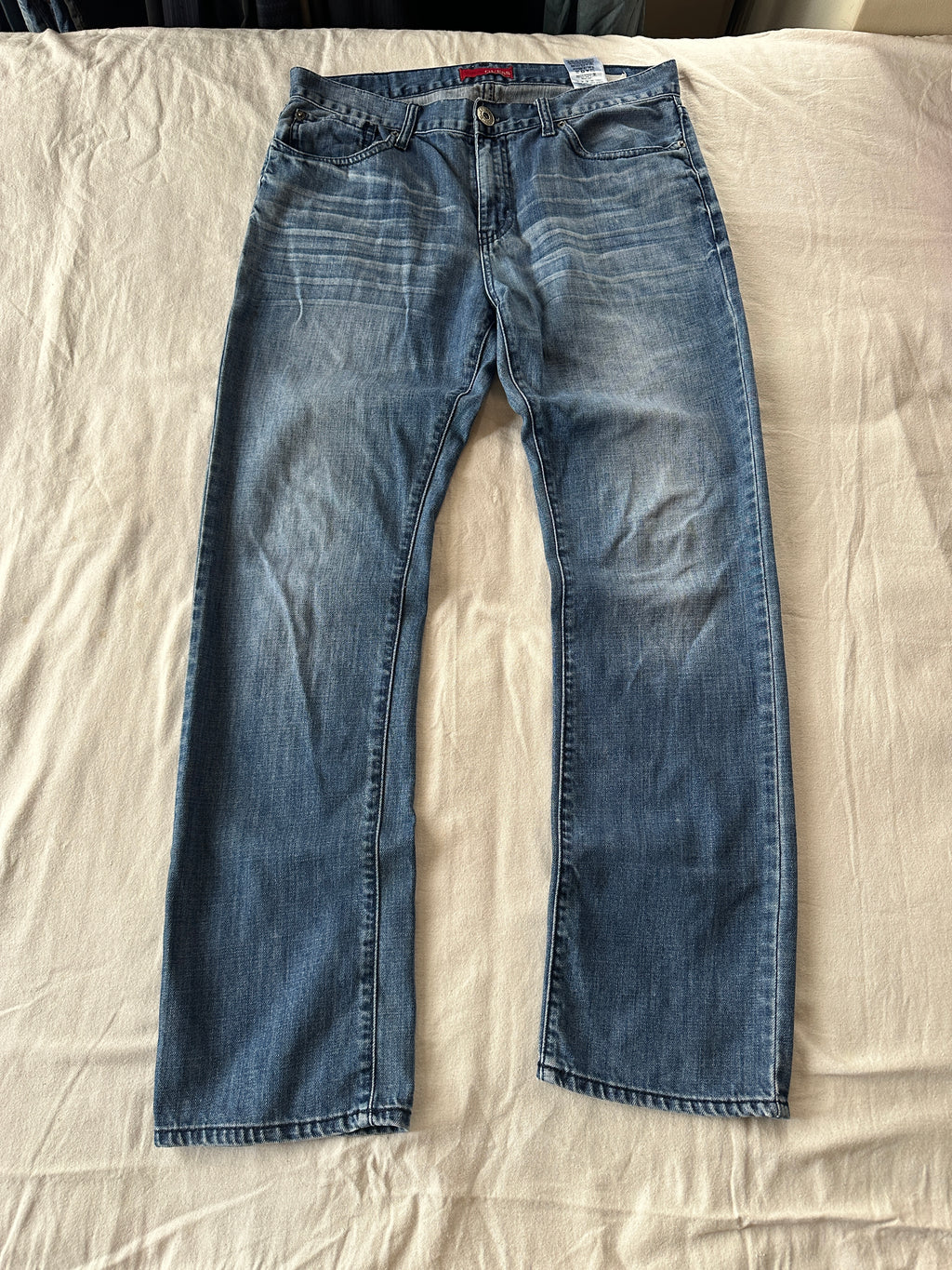 Guess — Slim Straight, Talla 34