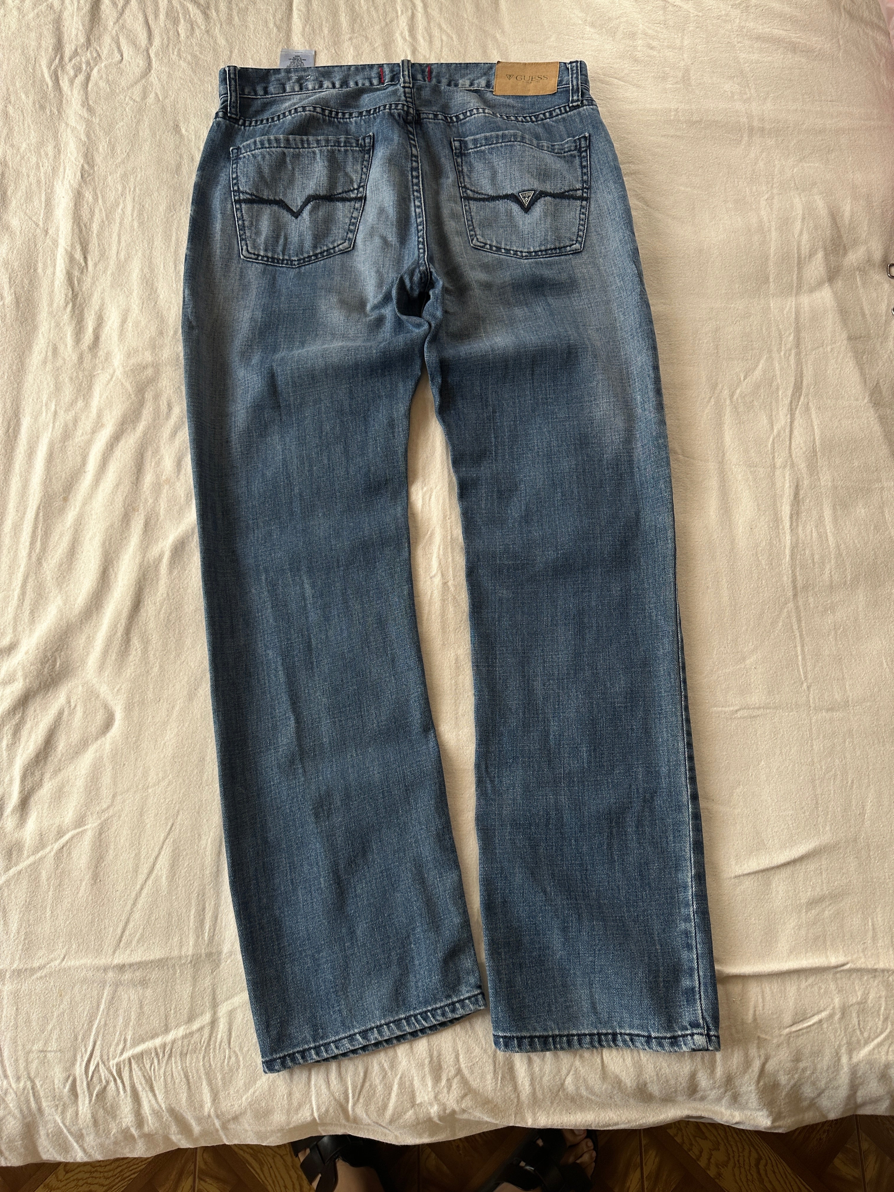 Guess — Slim Straight, Talla 34