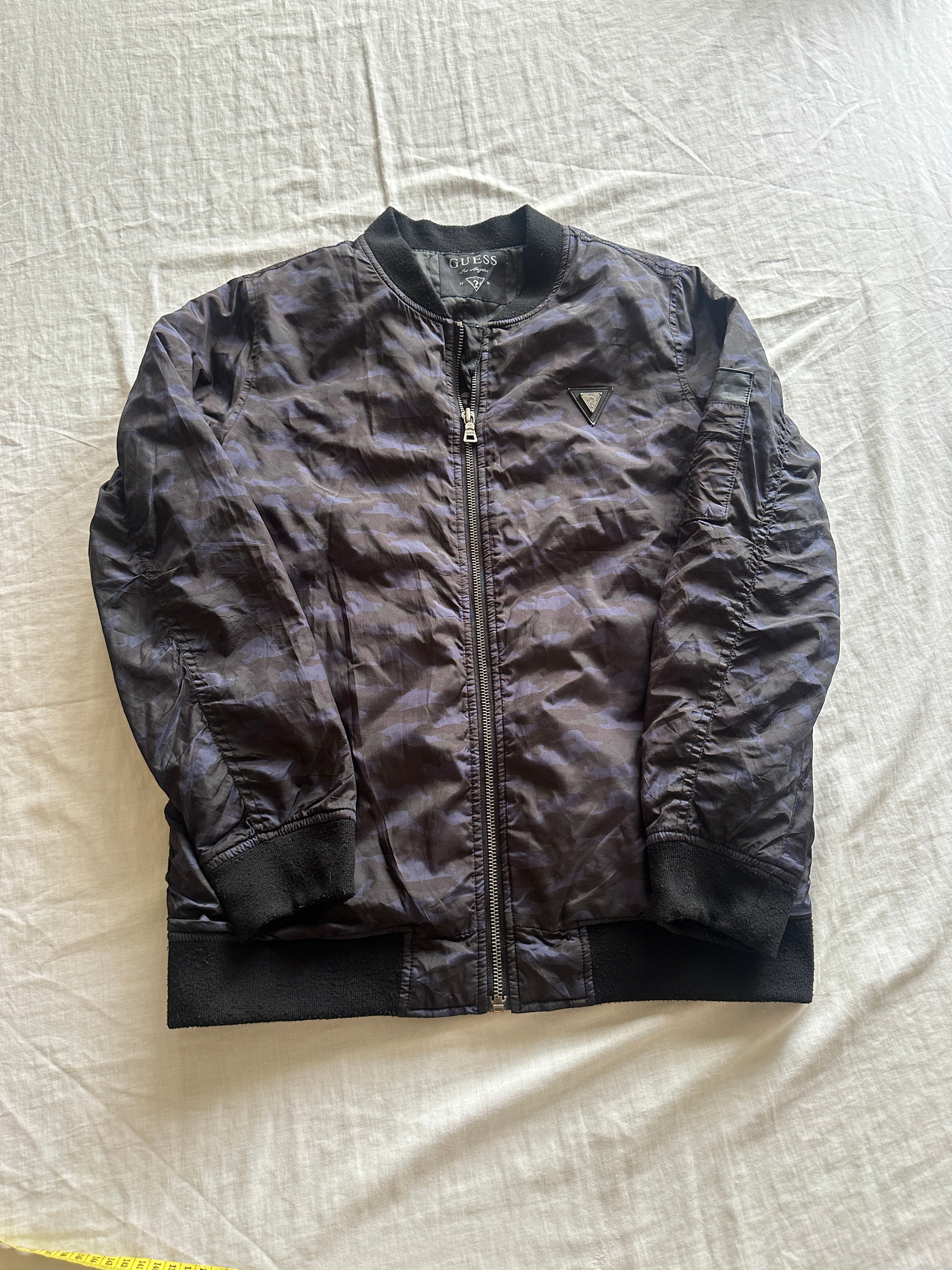 Guess — Bomber Jacket Camu, Talla S