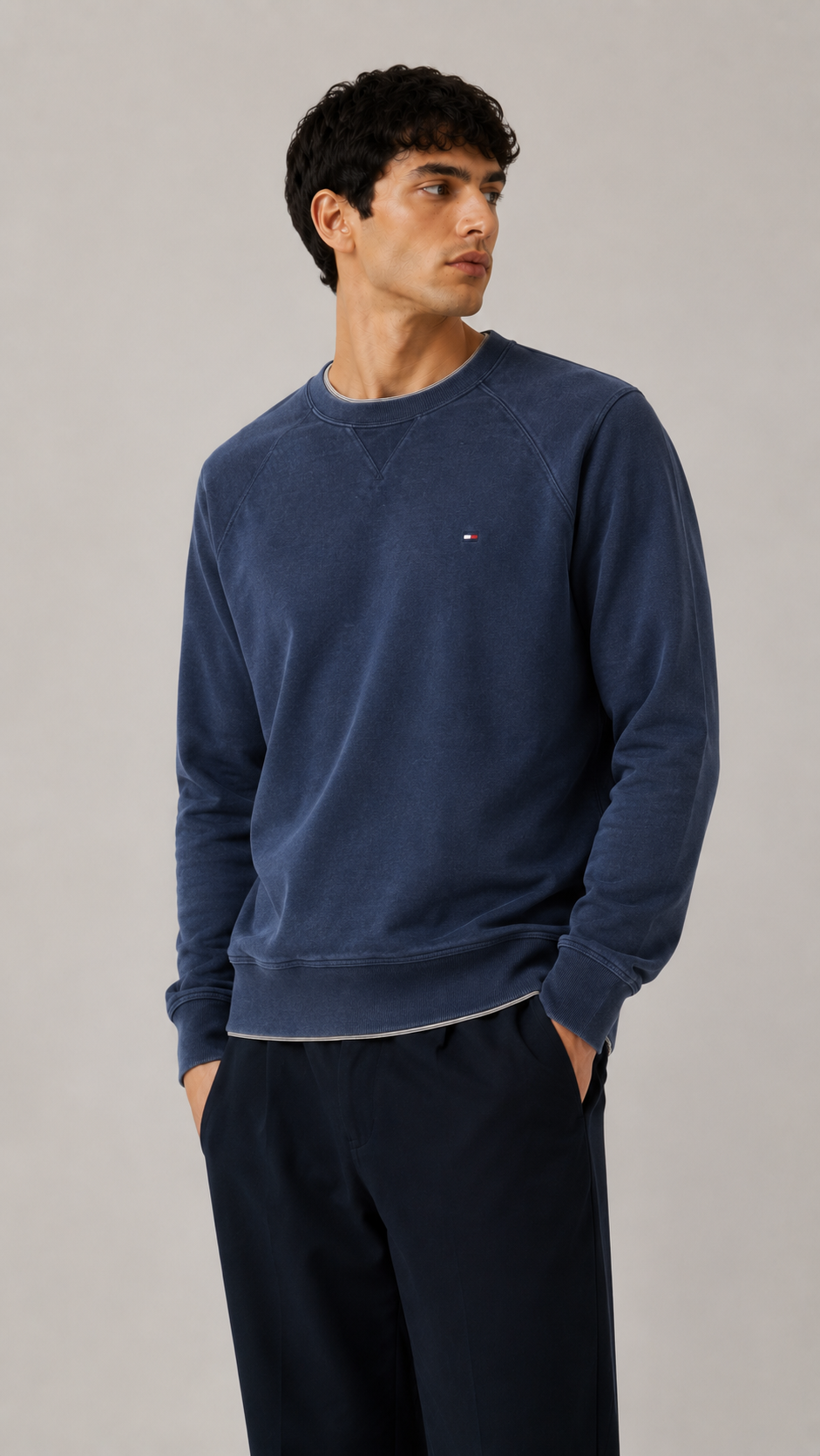 1. Tommy Hilfiger — Crewneck Azul, Talla XS