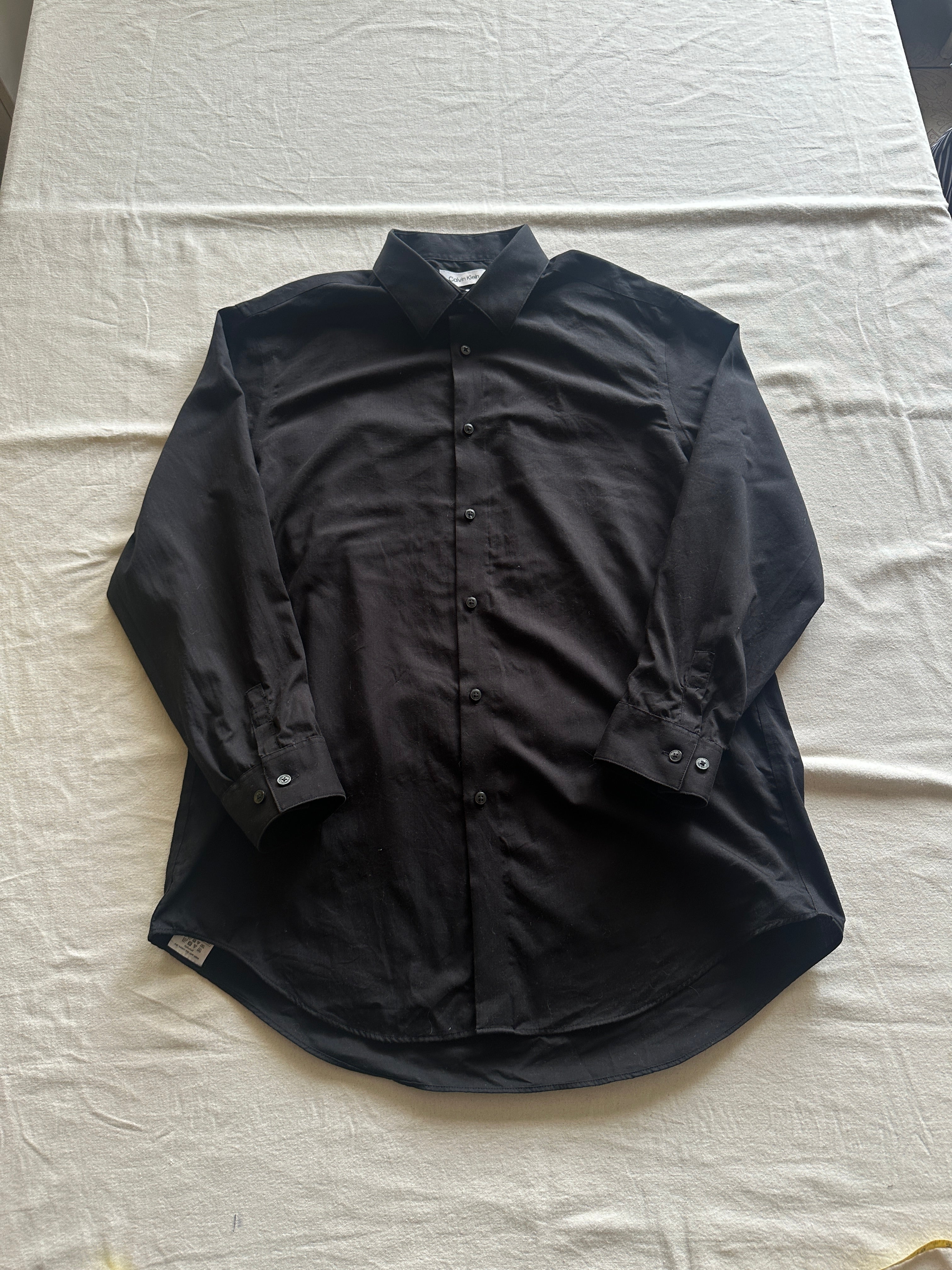 Calvin Klein — Camisa Negra Slimfit, Talla L