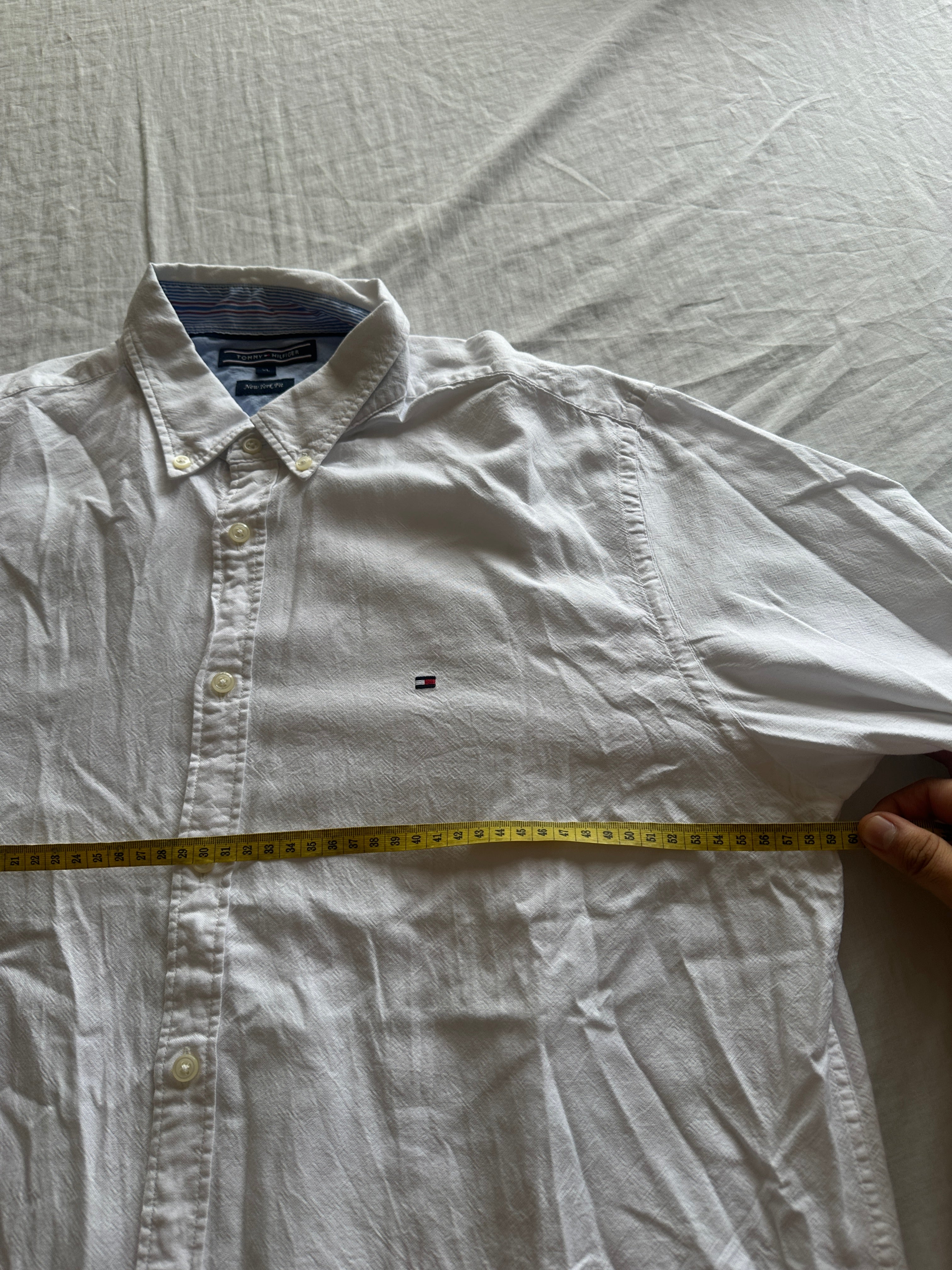 1. Tommy Hilfiger — Camisa Blanca, Talla XL
