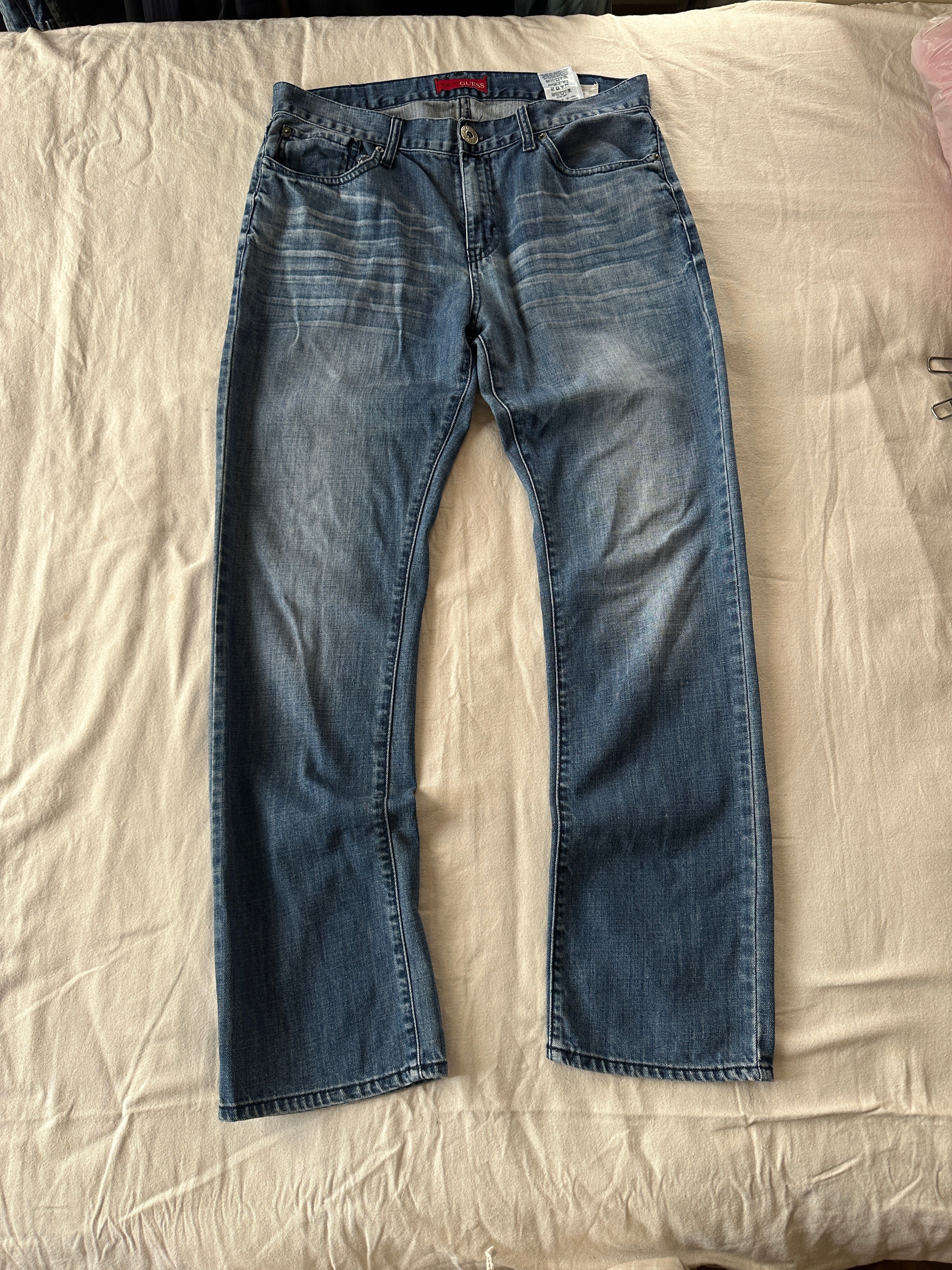 Guess — Slim Straight, Talla 34