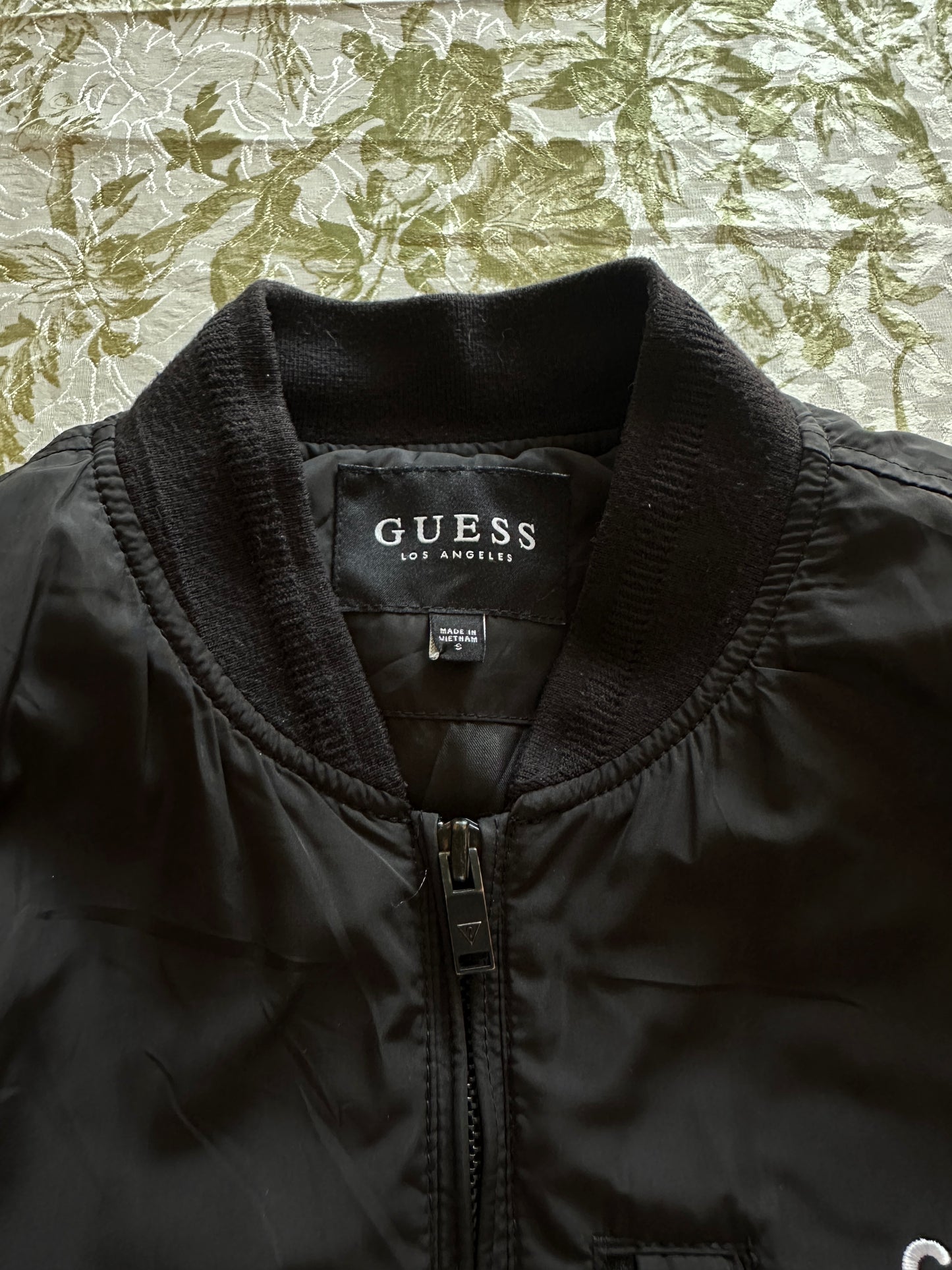Guess - M