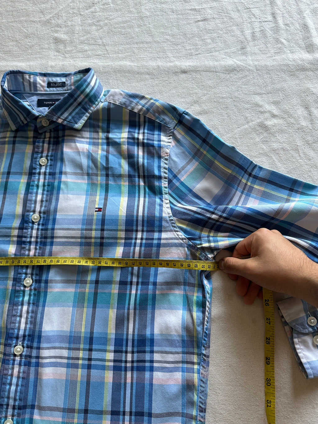 1. Tommy Hilfiger — Camisa Cuadros Azules, Talla S