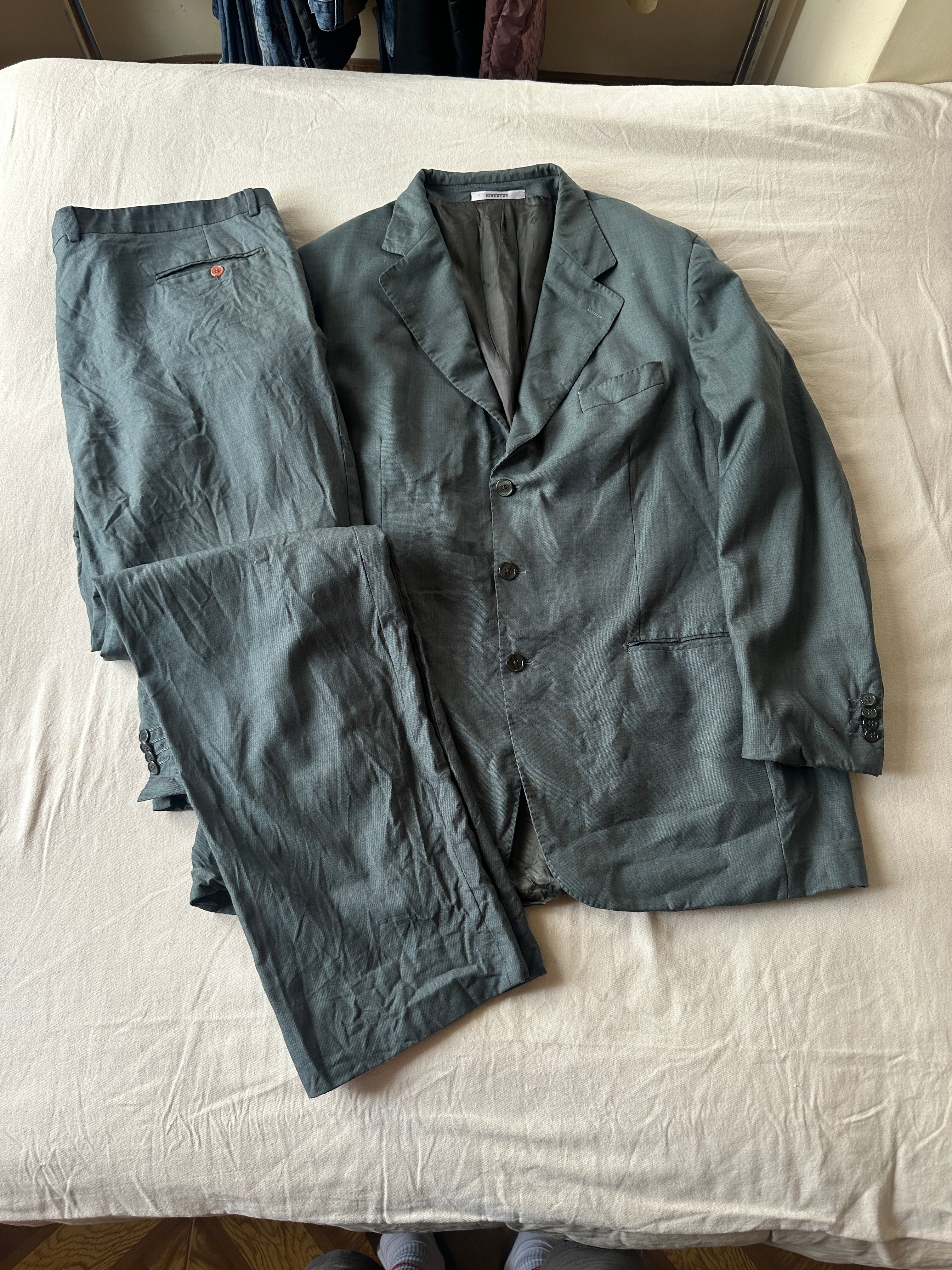 Givenchy — Terno, Talla XL