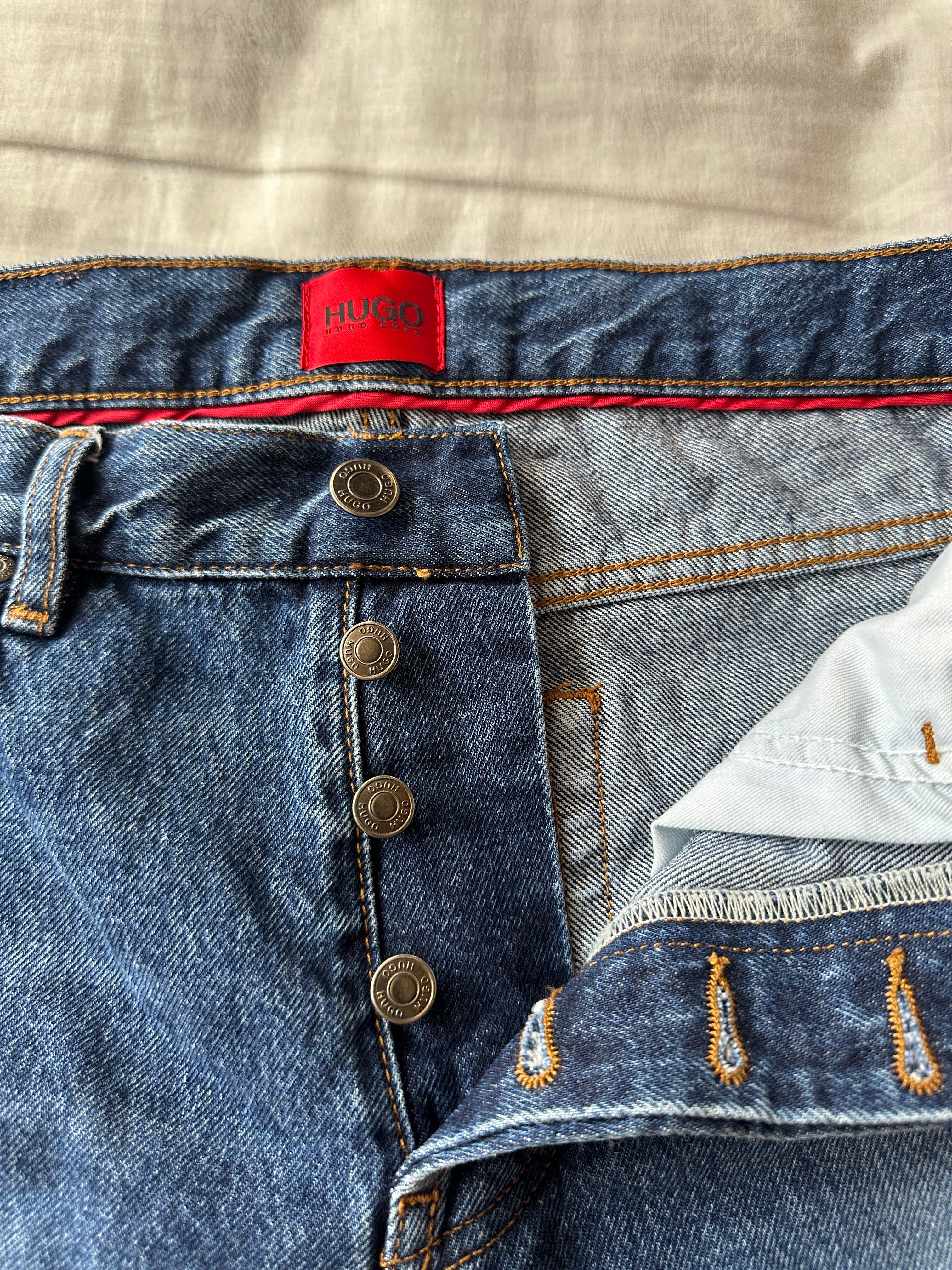Hugo Boss — Denim Short, Talla 34
