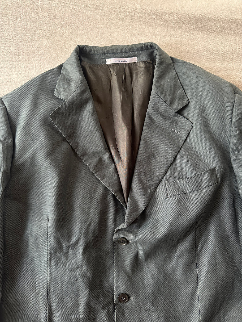 Givenchy — Terno, Talla XL