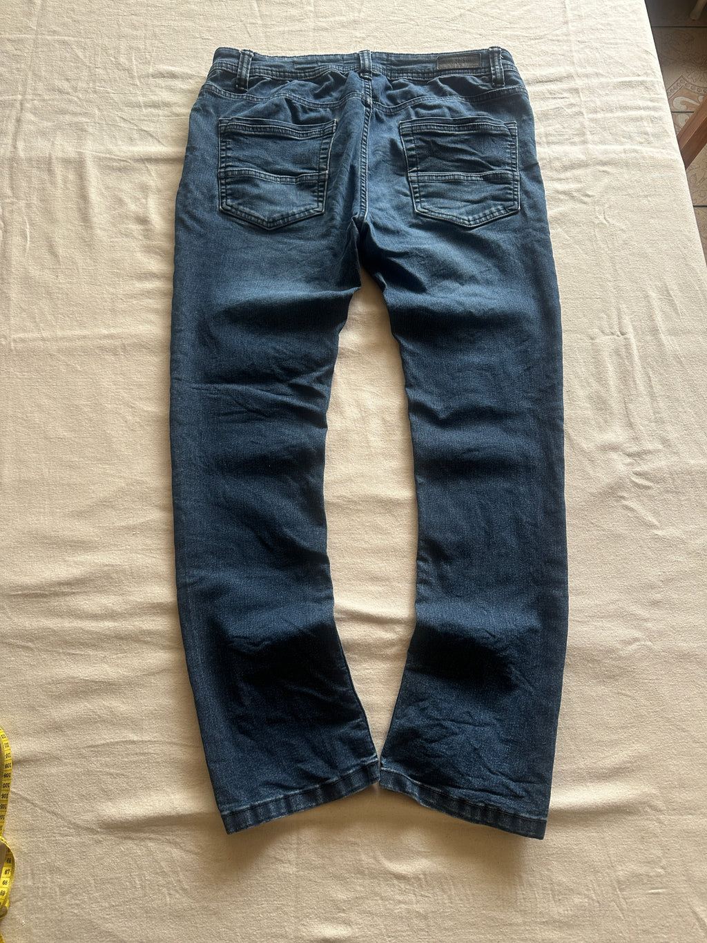 Kenneth Cole — Jean Slimfit, Talla 32