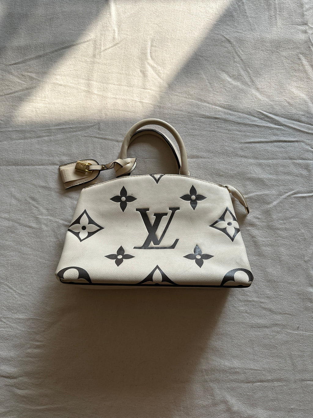 Louis Vuitton Petit Palais Handbag