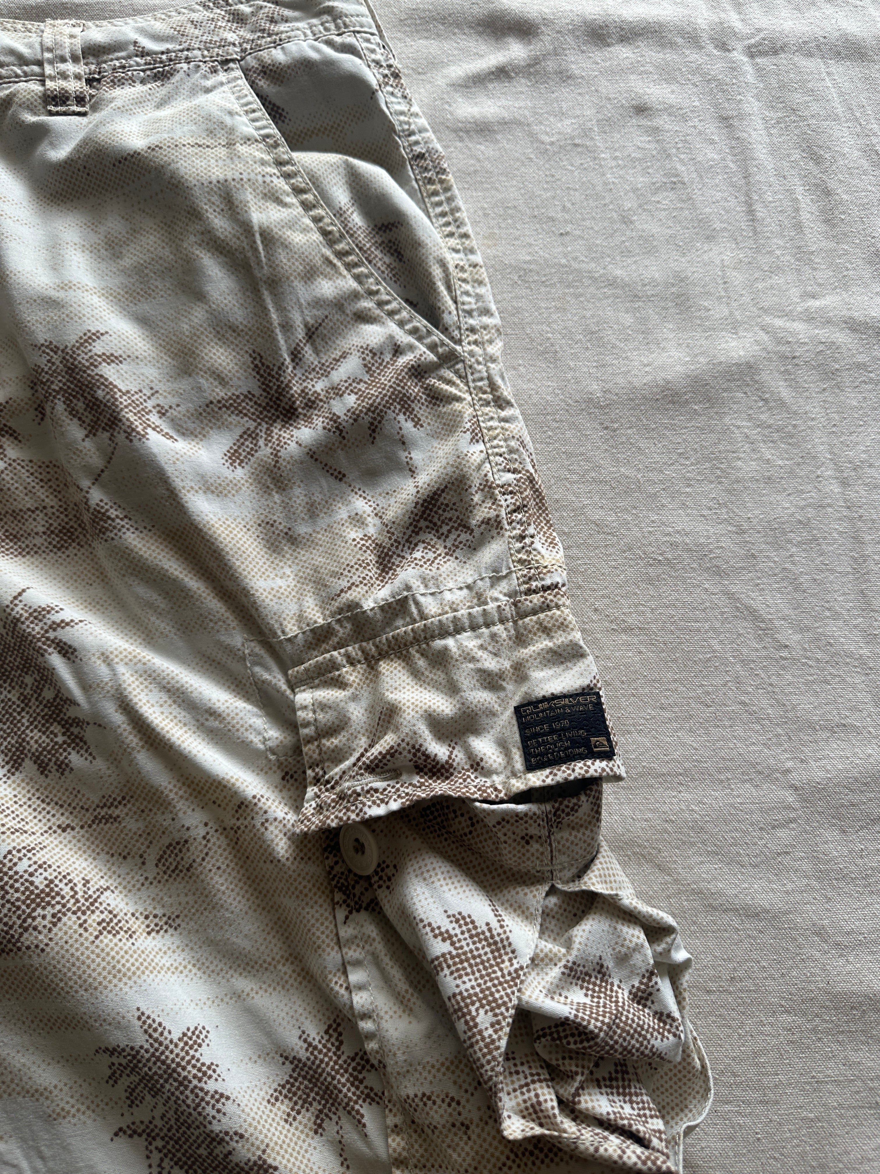 Quiksilver — Short Cargo Camu, Talla 33