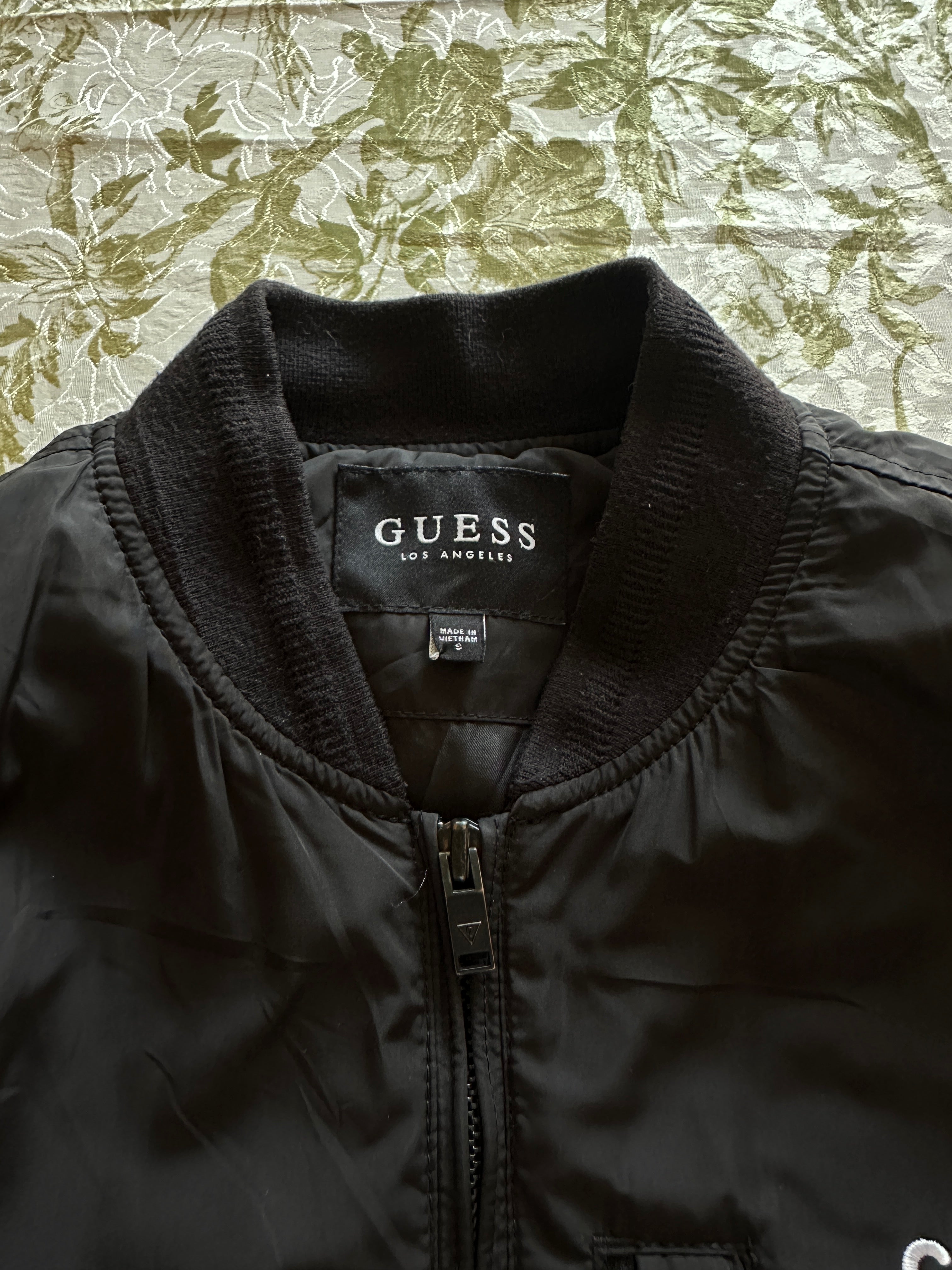 Guess — Bomber Jacket, Talla S