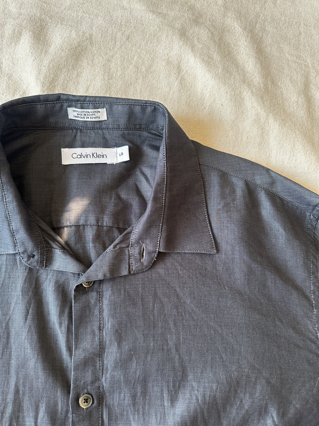 Calvin Klein — Camisa, Talla L