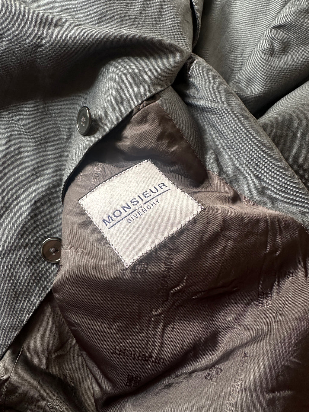Givenchy — Terno, Talla XL