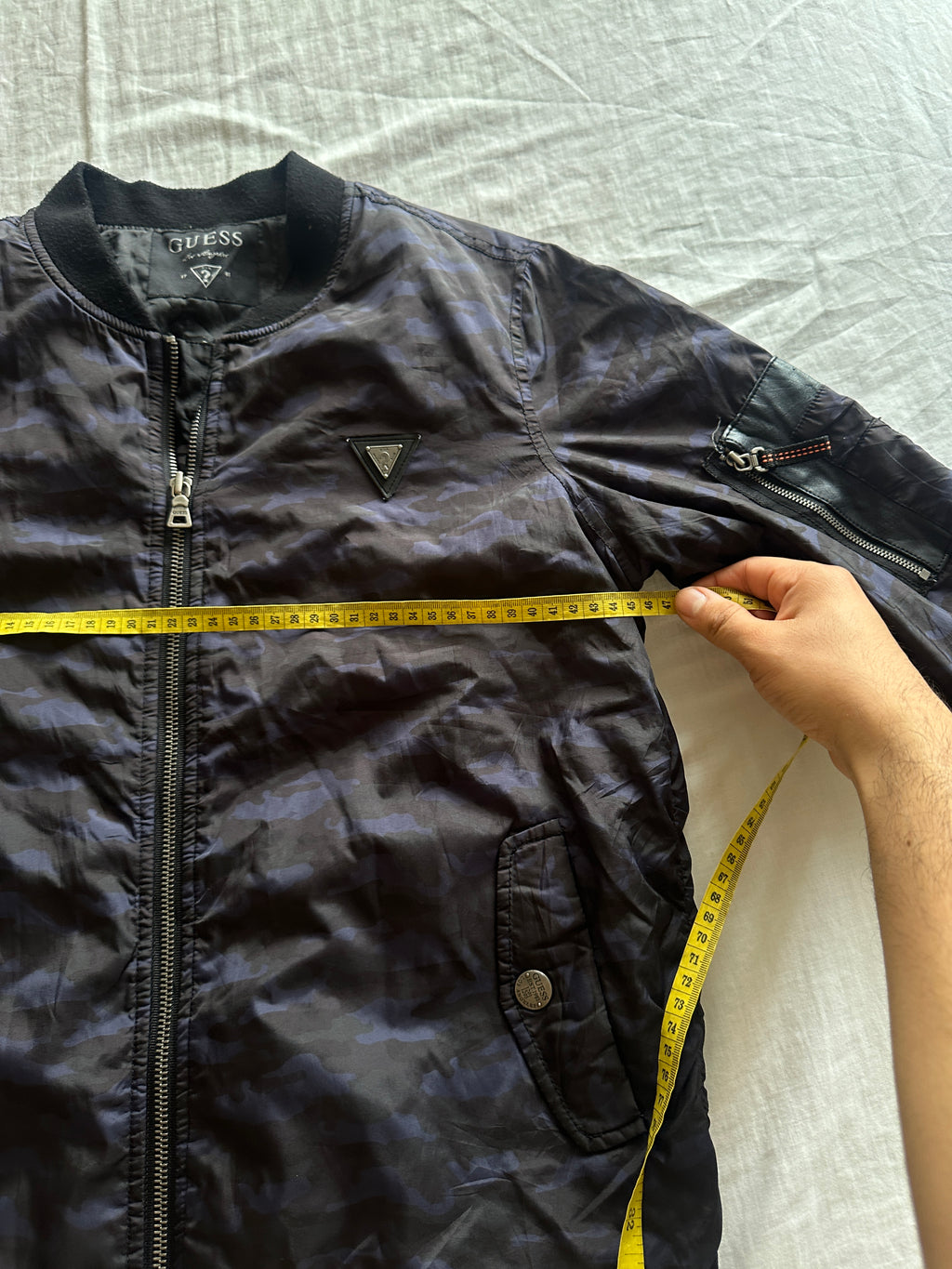 Guess — Bomber Jacket Camu, Talla S