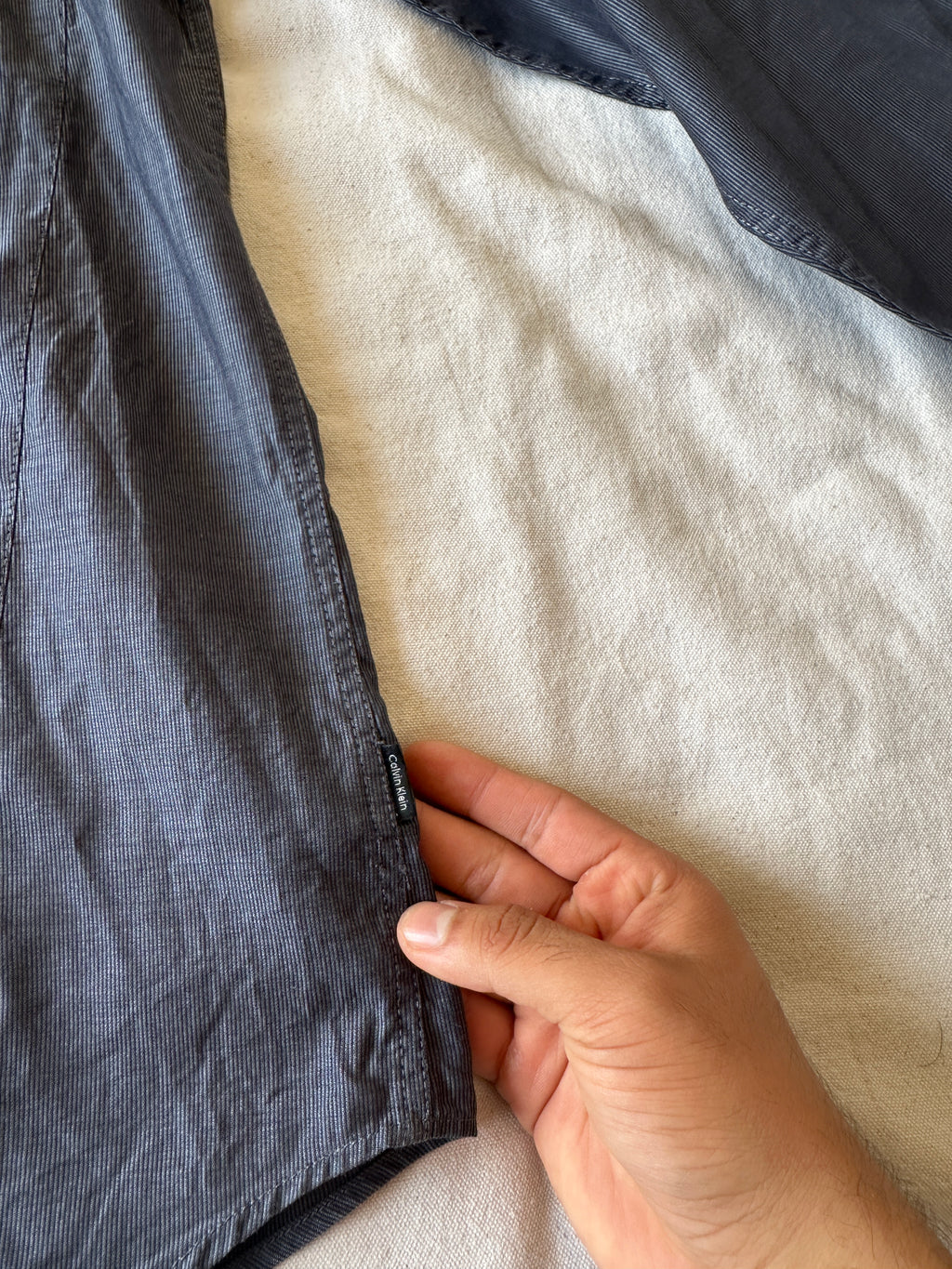 Calvin Klein — Camisa, Talla L