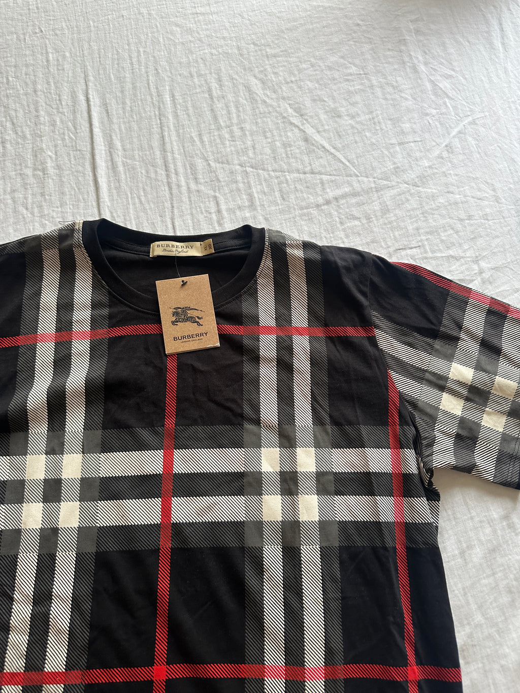 Burberry — Polo Negro, Talla S