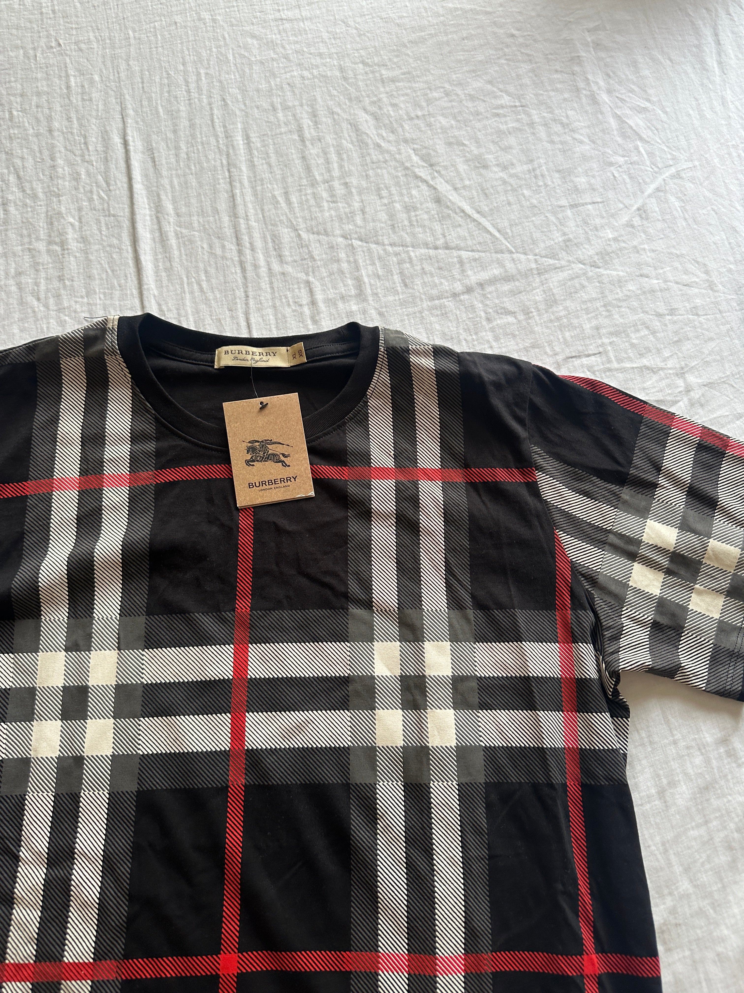 Burberry — Polo Negro, Talla S