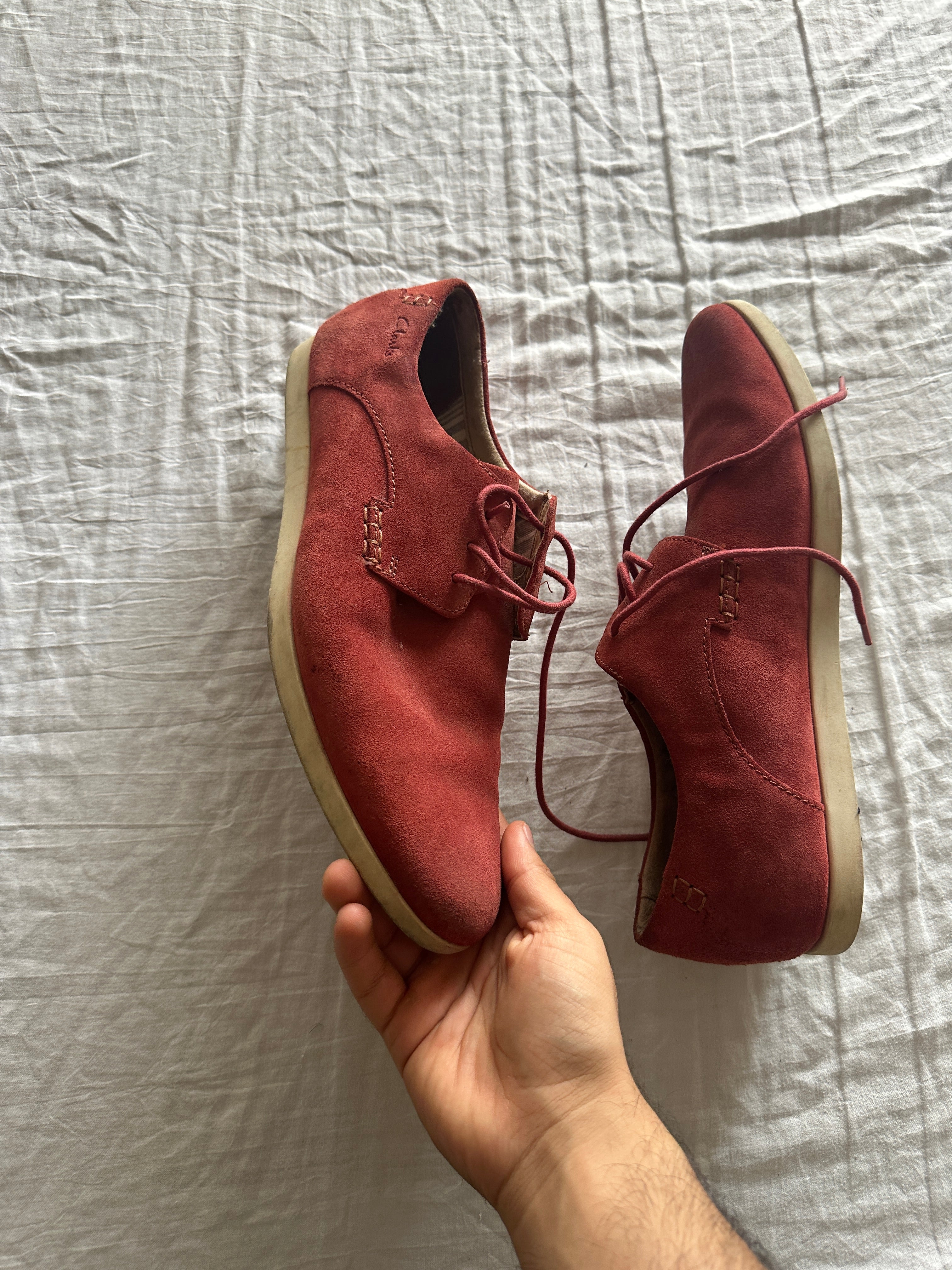 Clarks — Zapatos Gamuza Roja, Talla 45