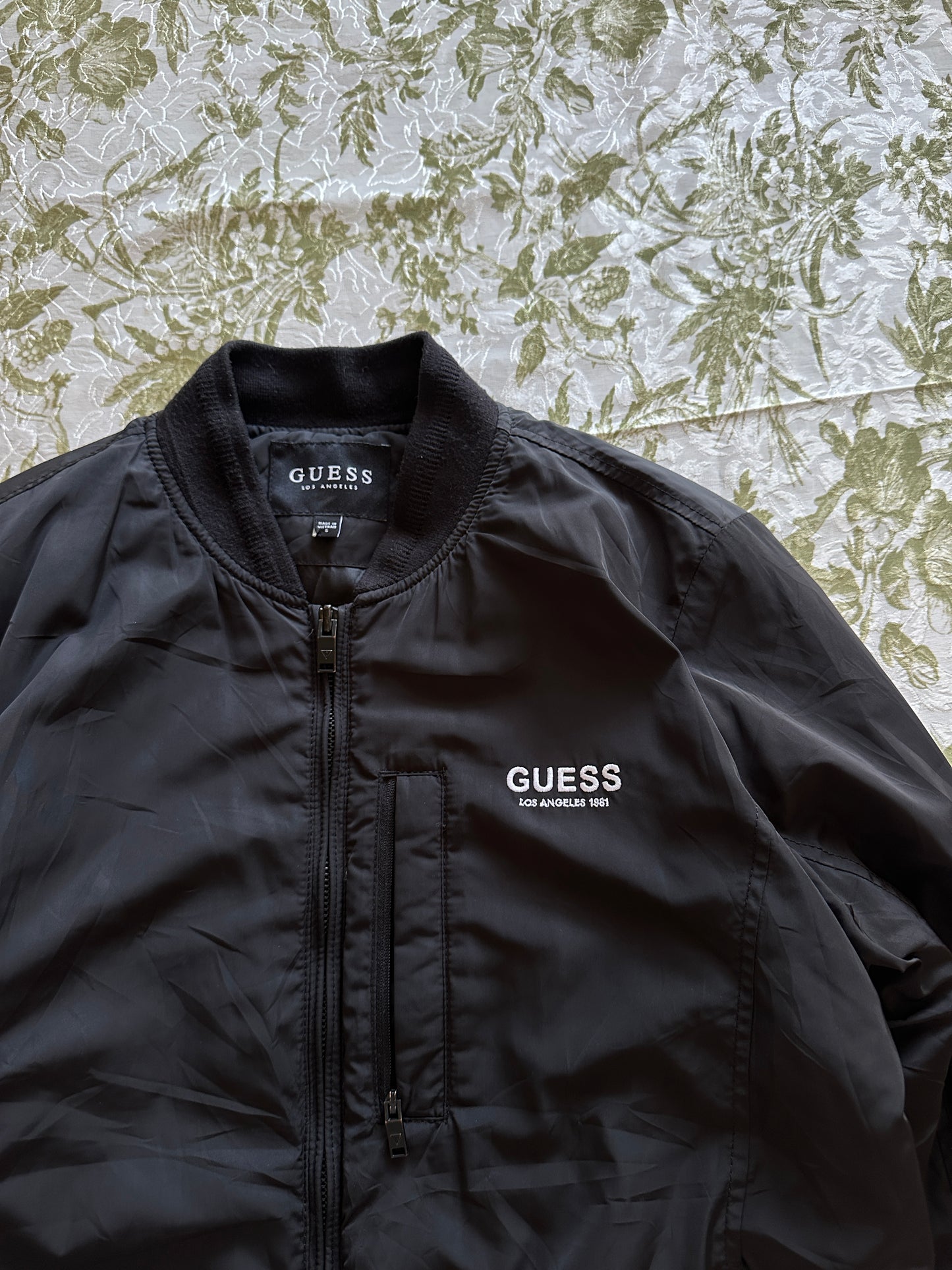 Guess - M