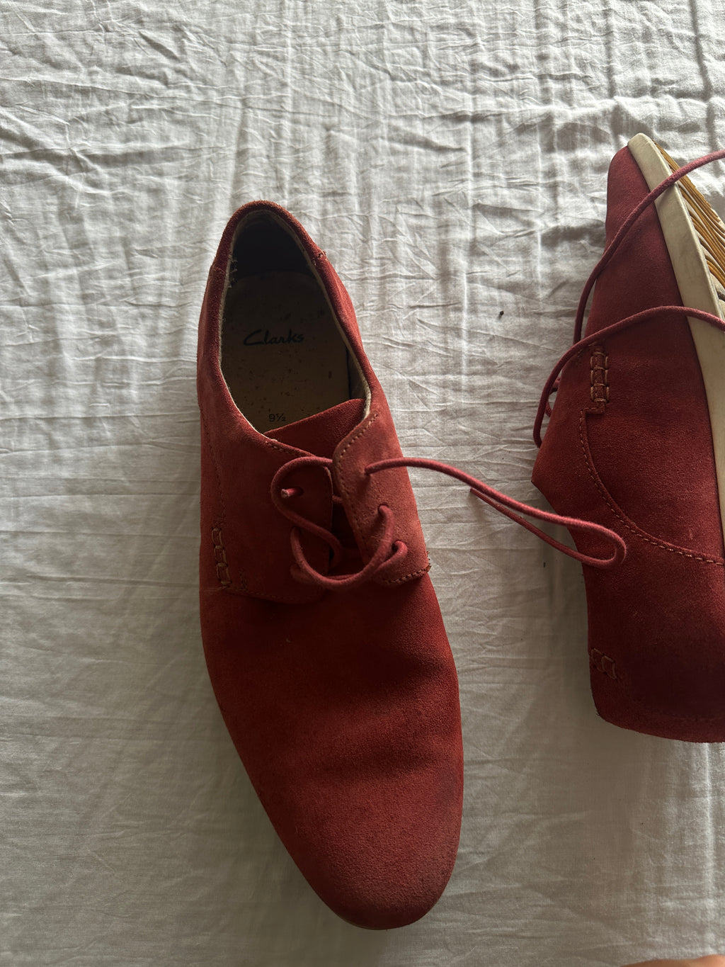 Clarks — Zapatos Gamuza Roja, Talla 45