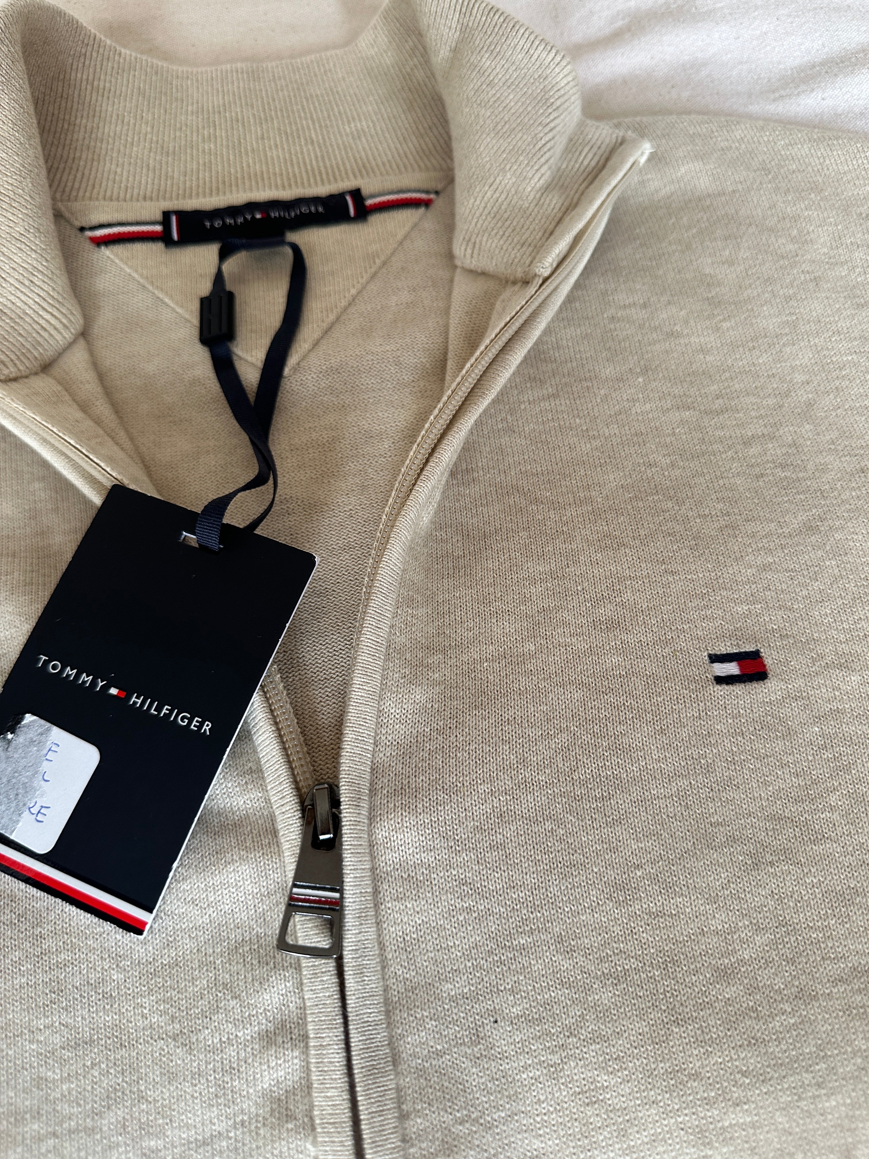 Tommy Hilfiger — Talla M