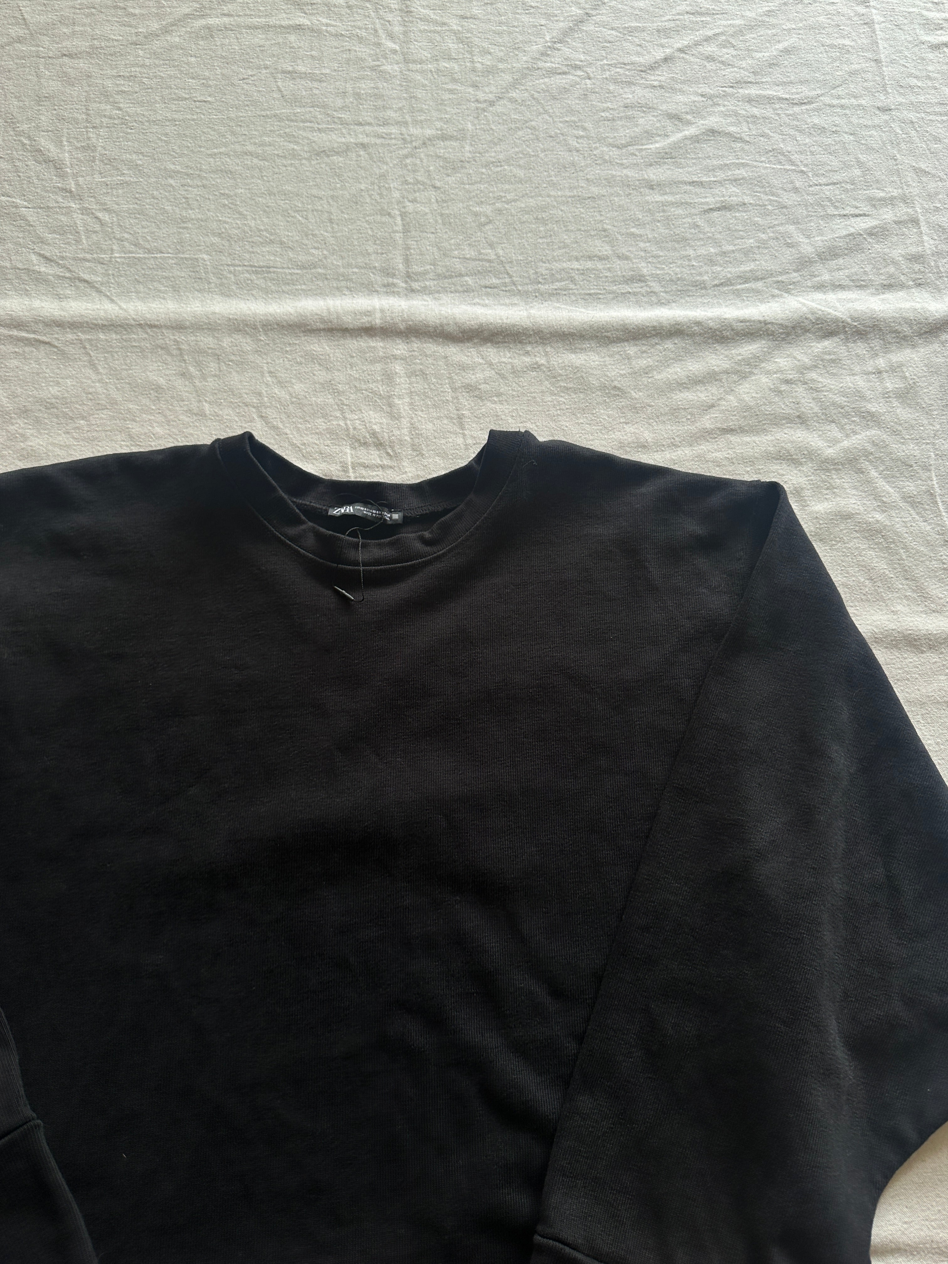 Zara — Crewneck Negro, Talla XS