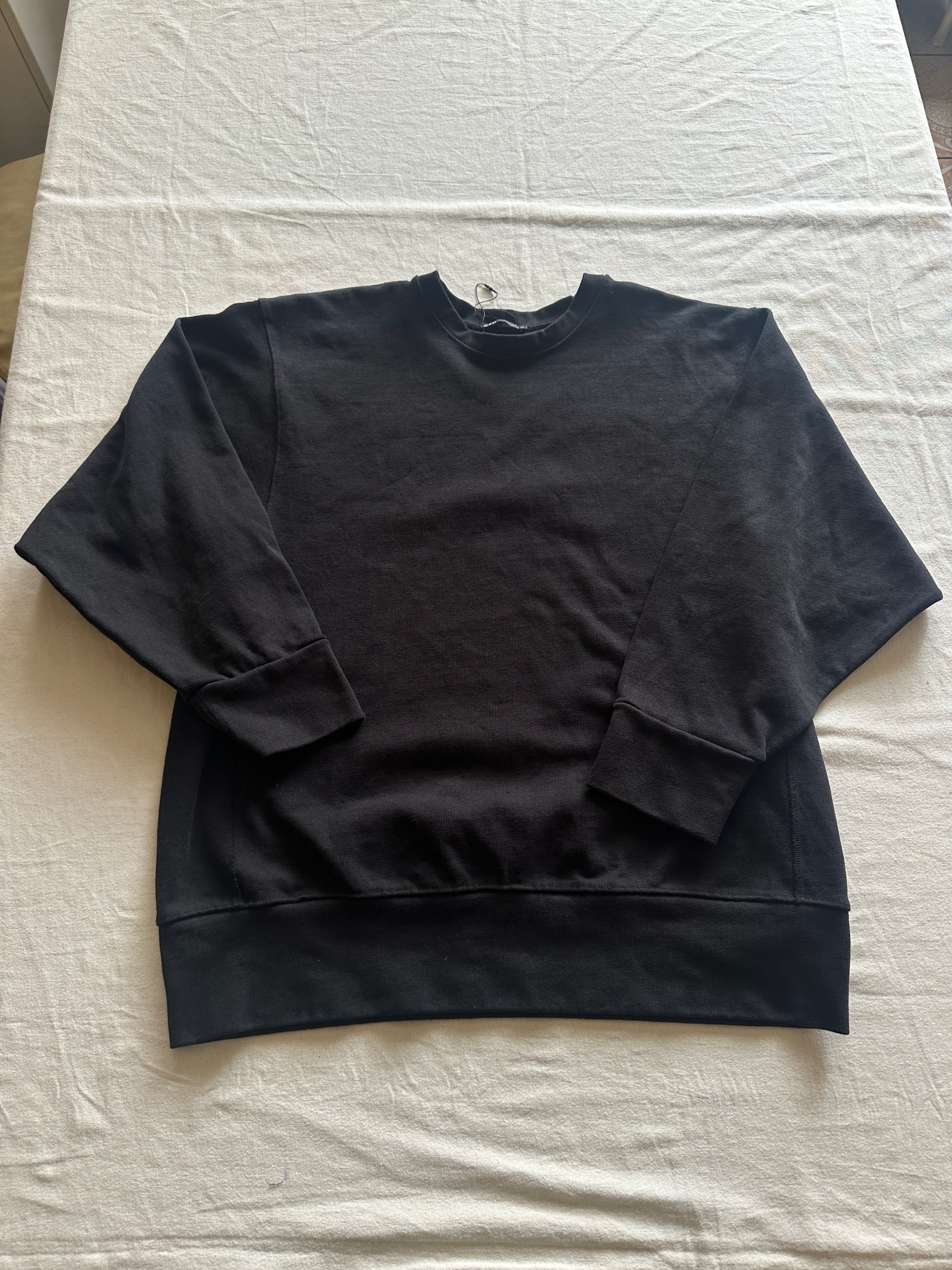 Zara — Crewneck Negro, Talla XS
