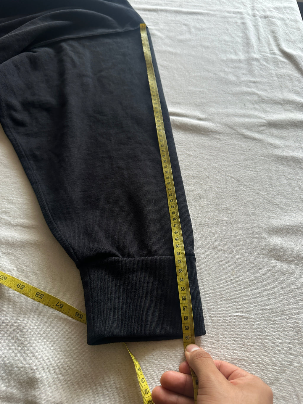 Zara — Crewneck Negro, Talla XS