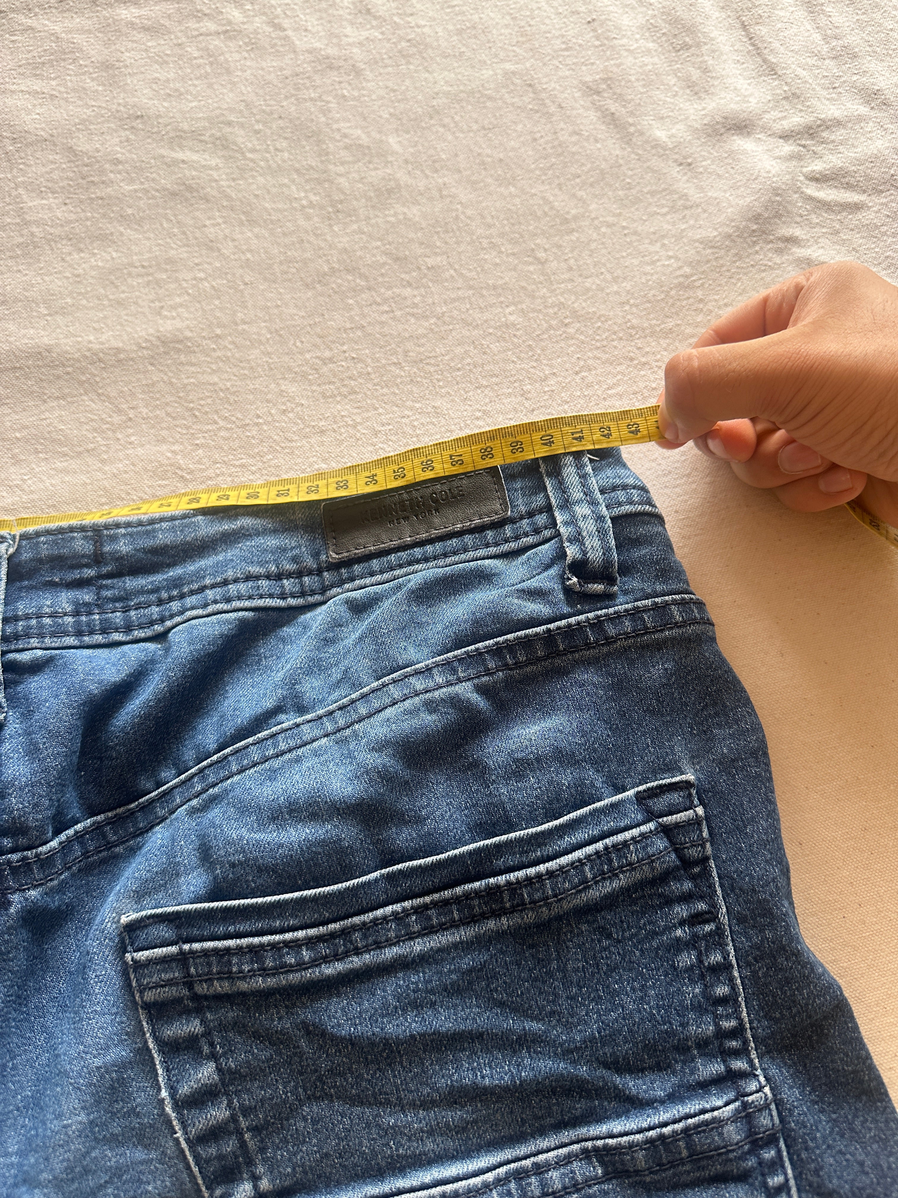 Kenneth Cole — Jean Slimfit, Talla 32