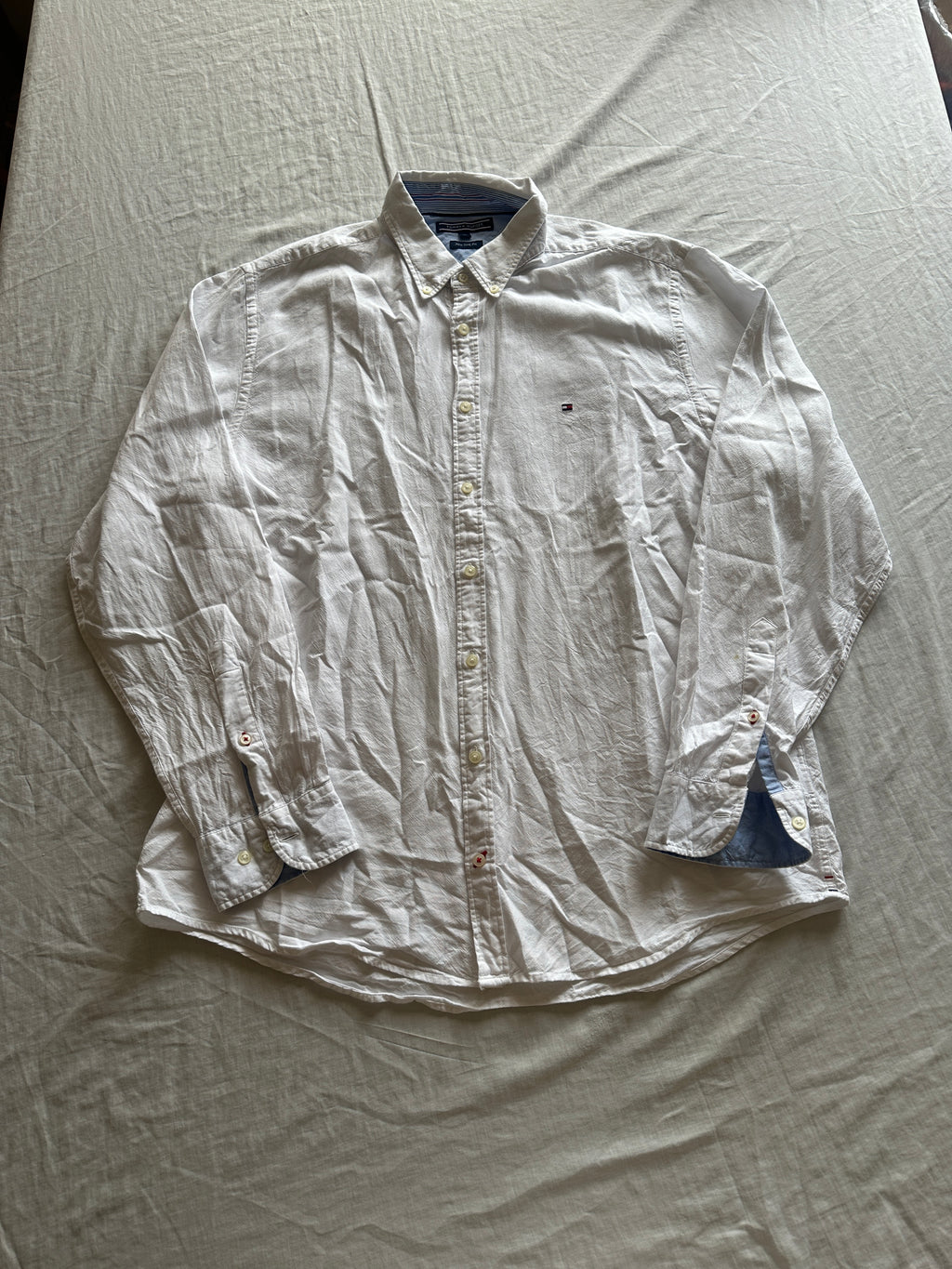 1. Tommy Hilfiger — Camisa Blanca, Talla XL