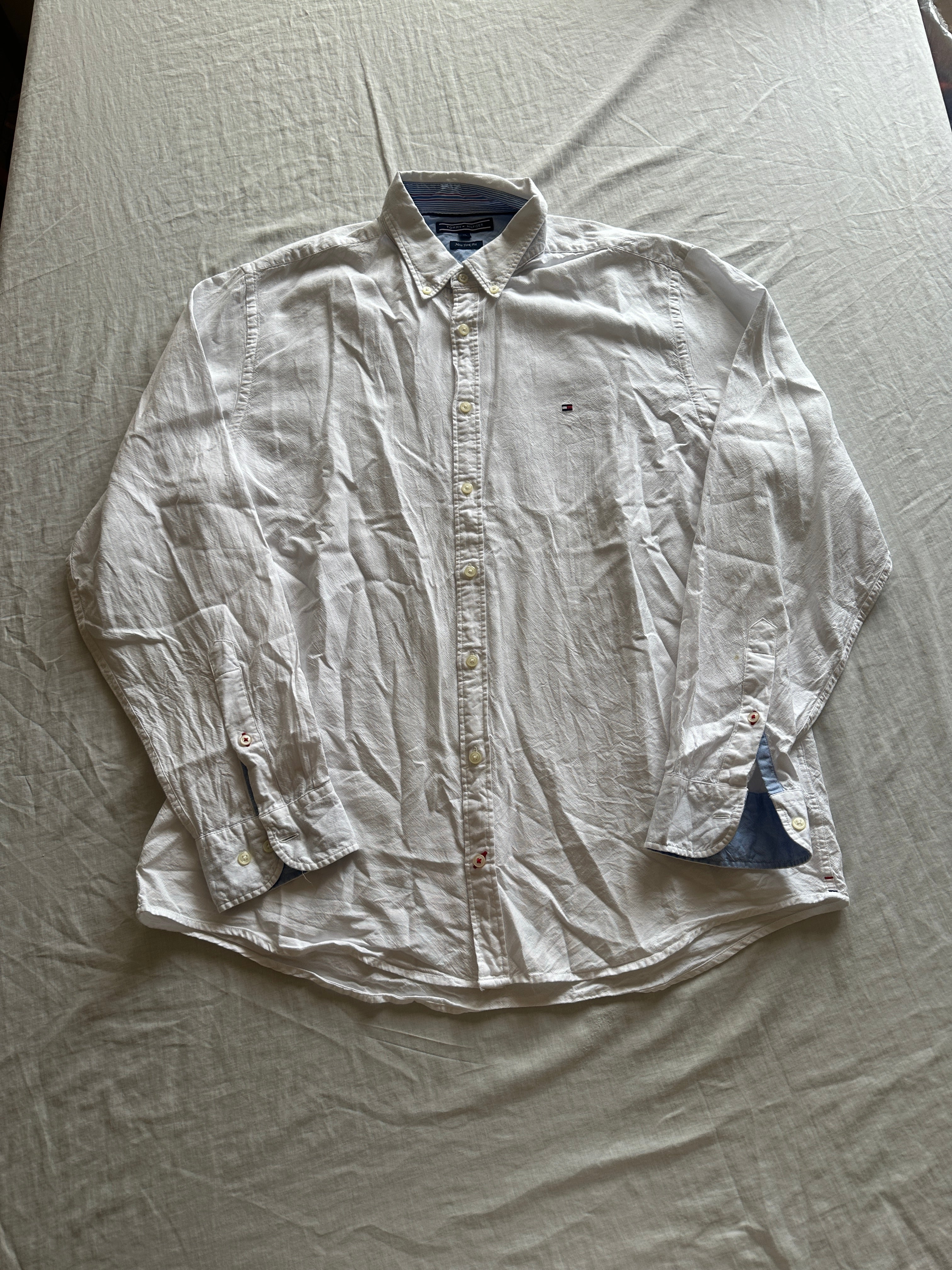1. Tommy Hilfiger — Camisa Blanca, Talla XL