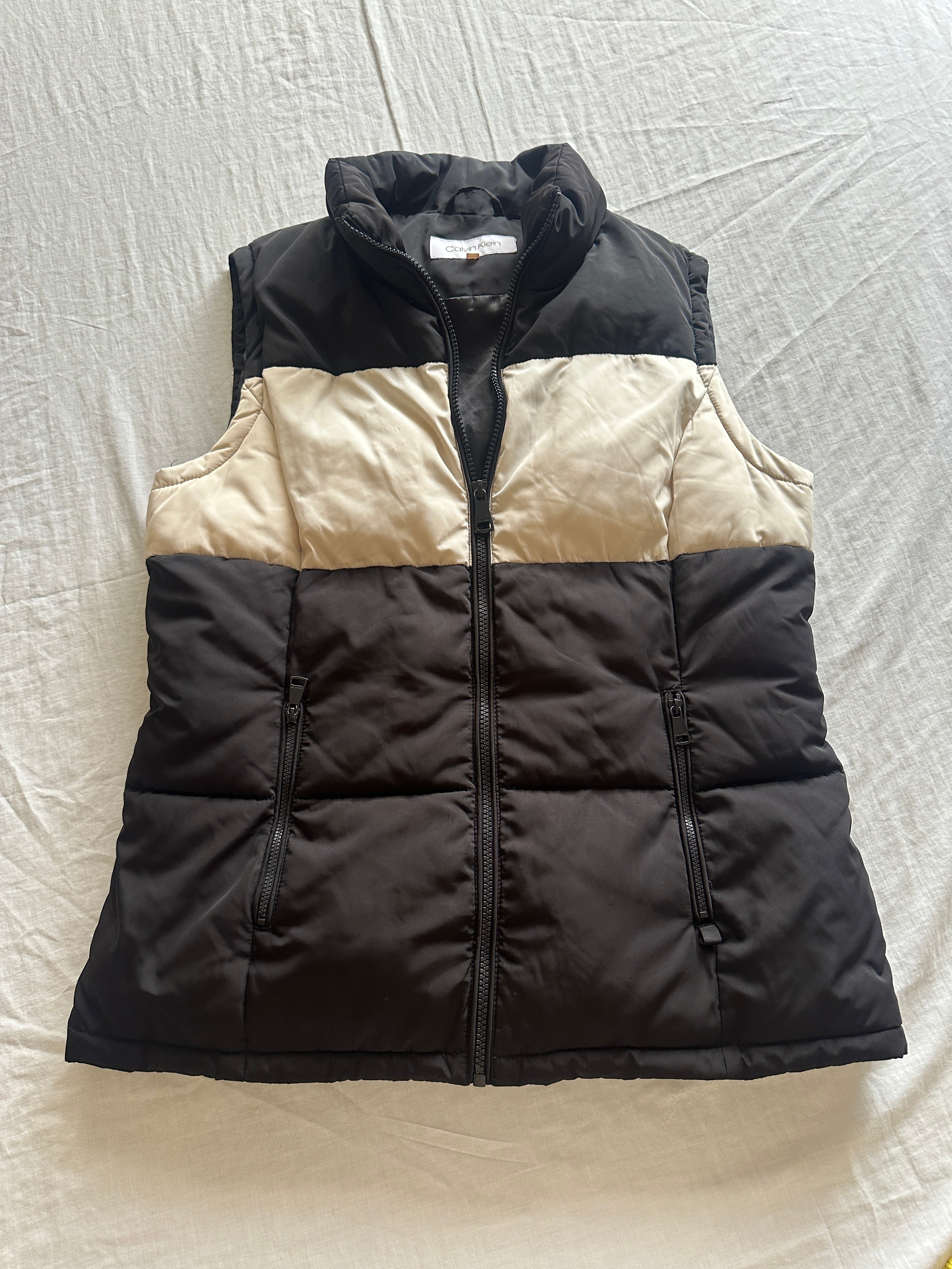 Calvin Klein — Chaleco Plumas, Talla M