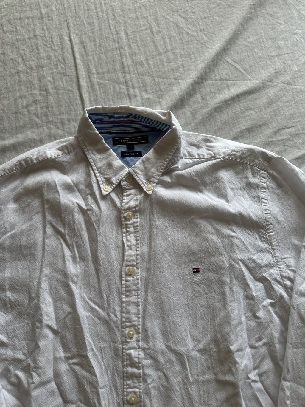 1. Tommy Hilfiger — Camisa Blanca, Talla XL