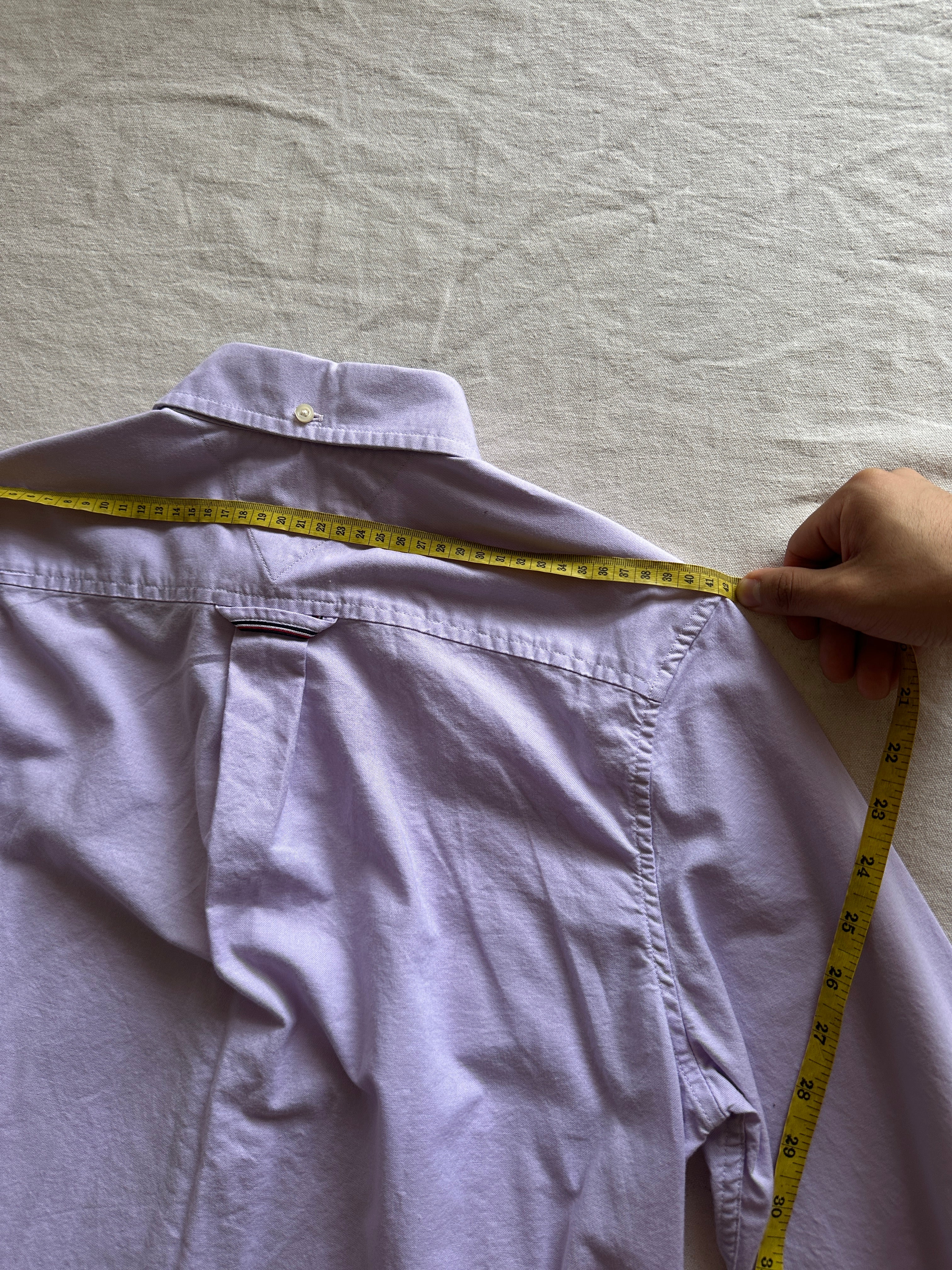 1. Tommy Hilfiger — Camisa Morada Claro, Talla XS
