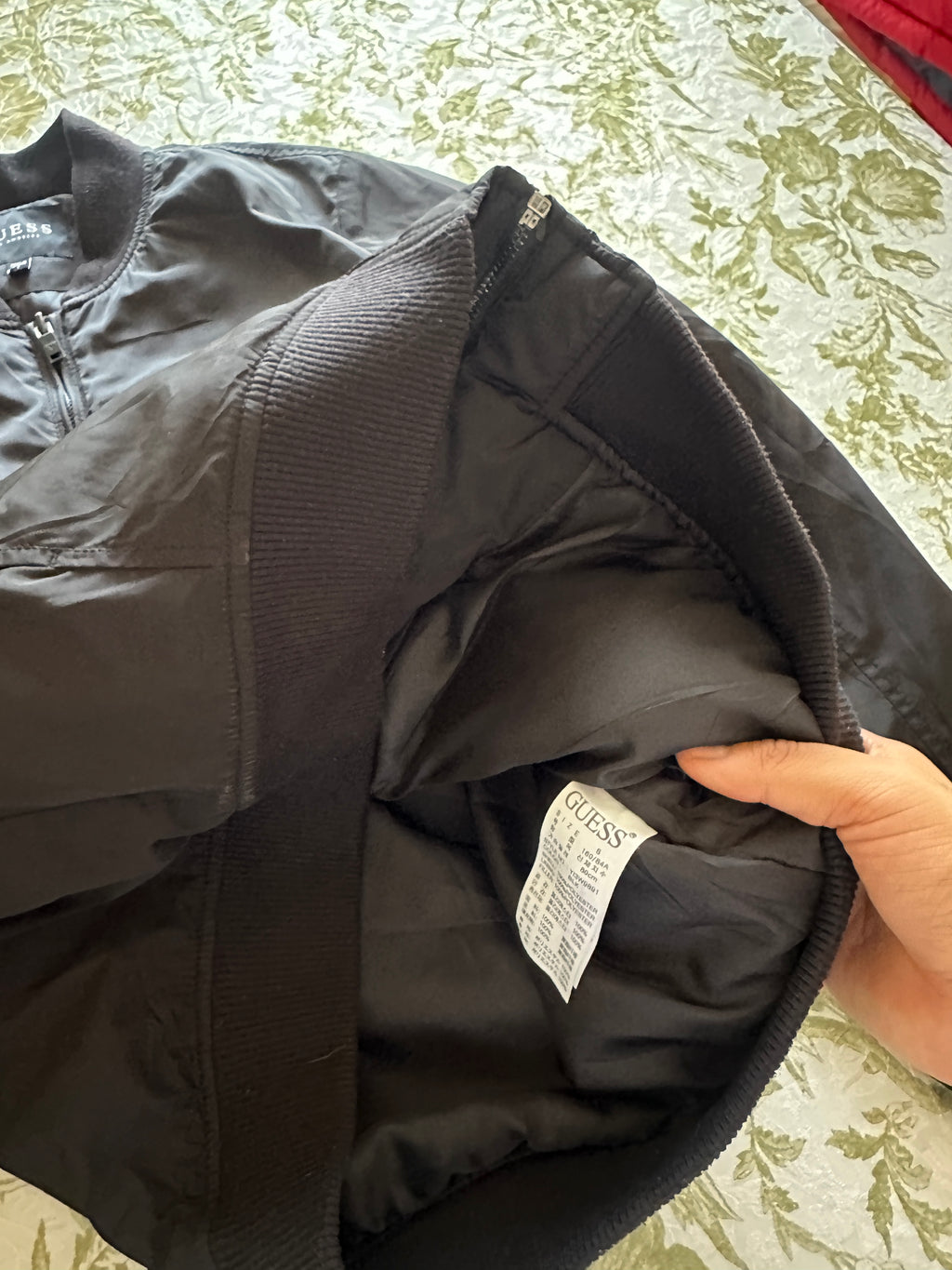 Guess — Bomber Jacket, Talla S