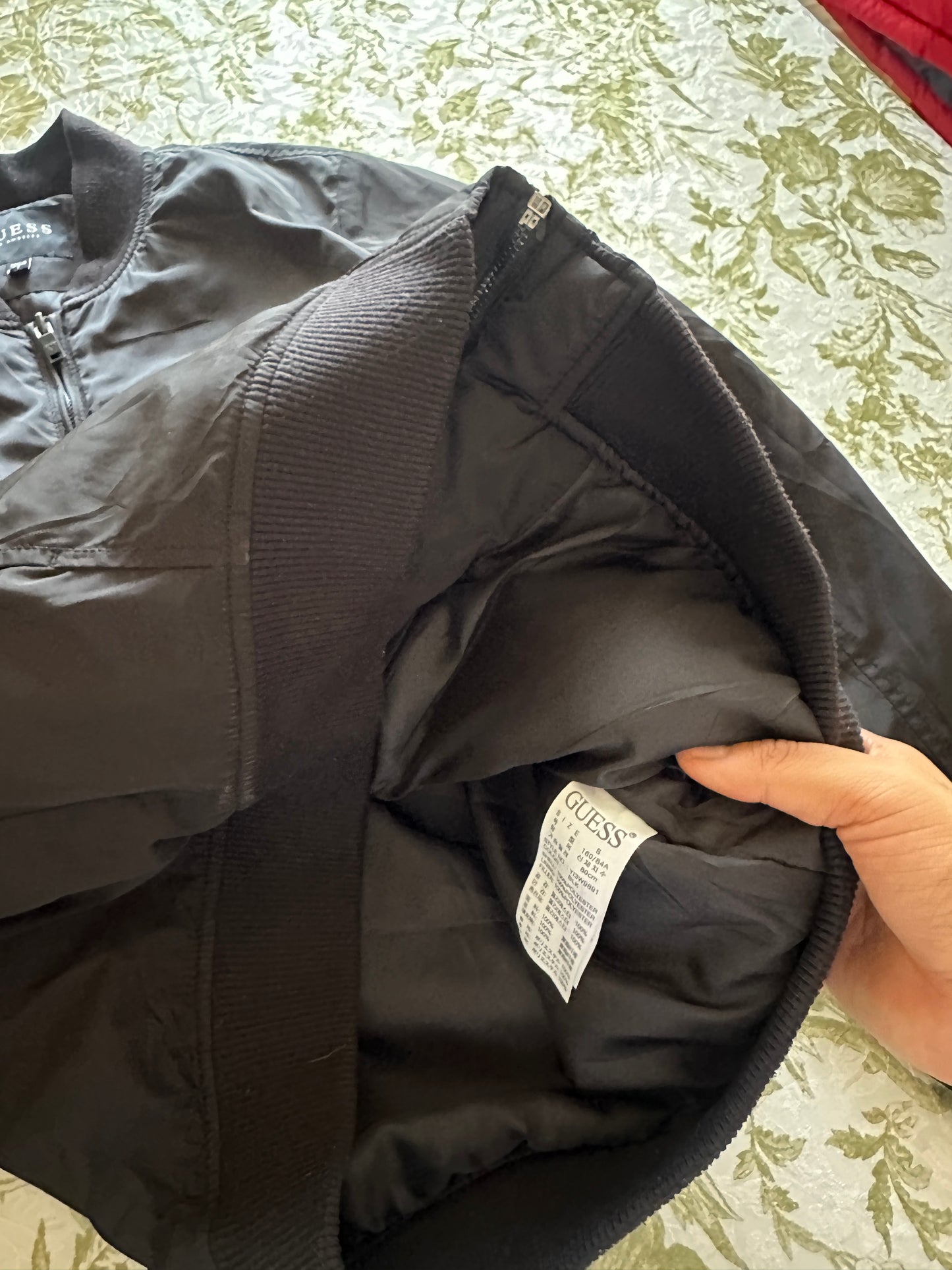 Guess - M