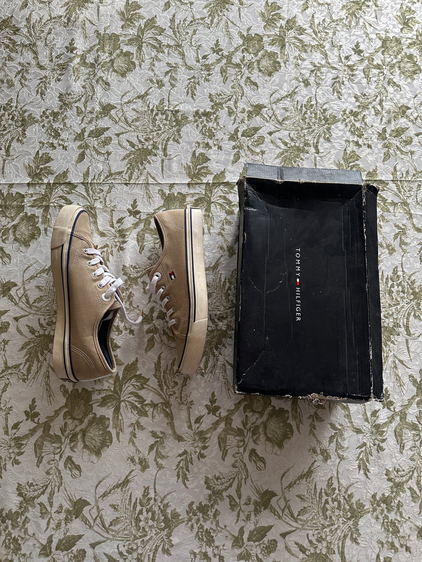 Tommy Hilfiger - T43