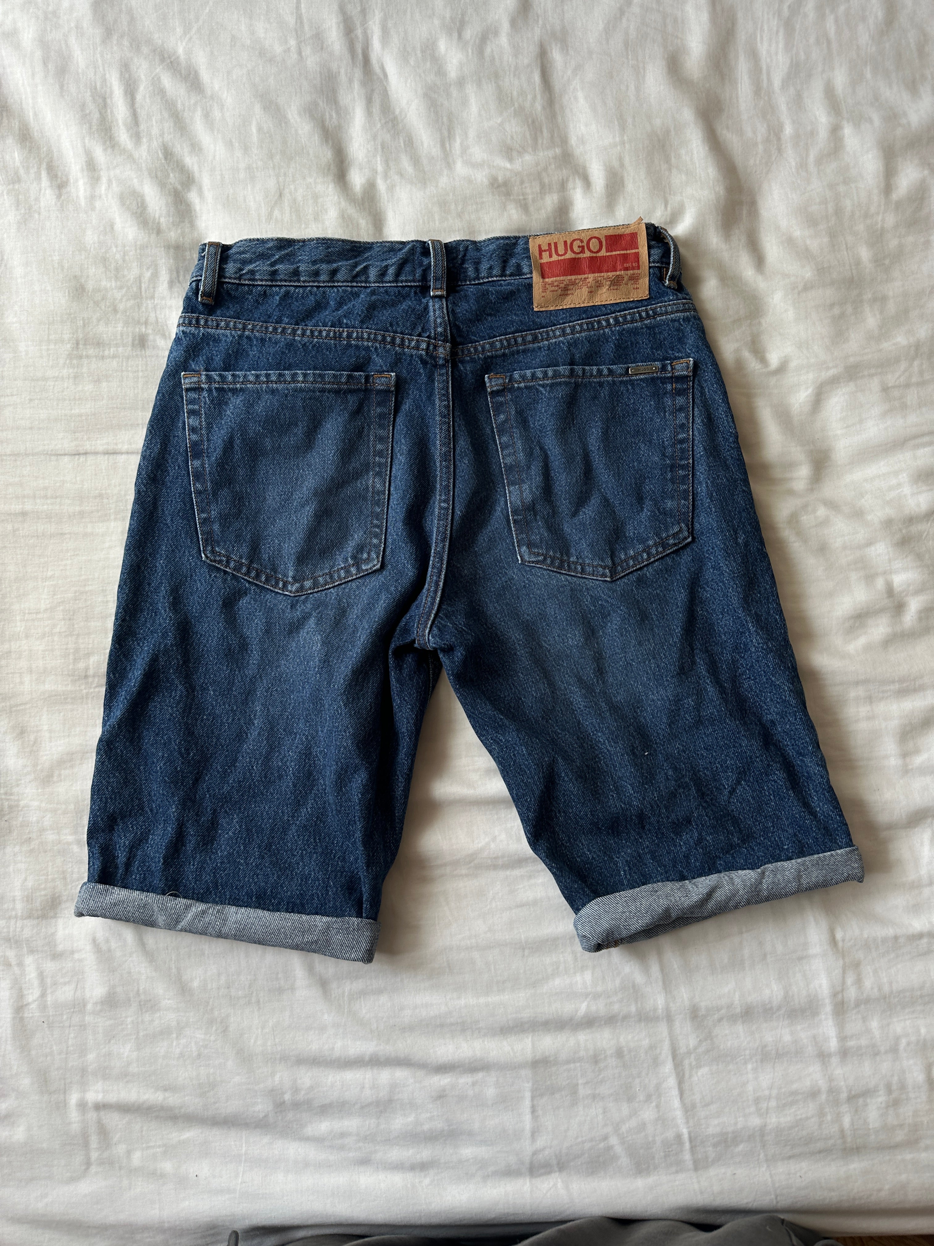 Hugo Boss — Denim Short, Talla 34