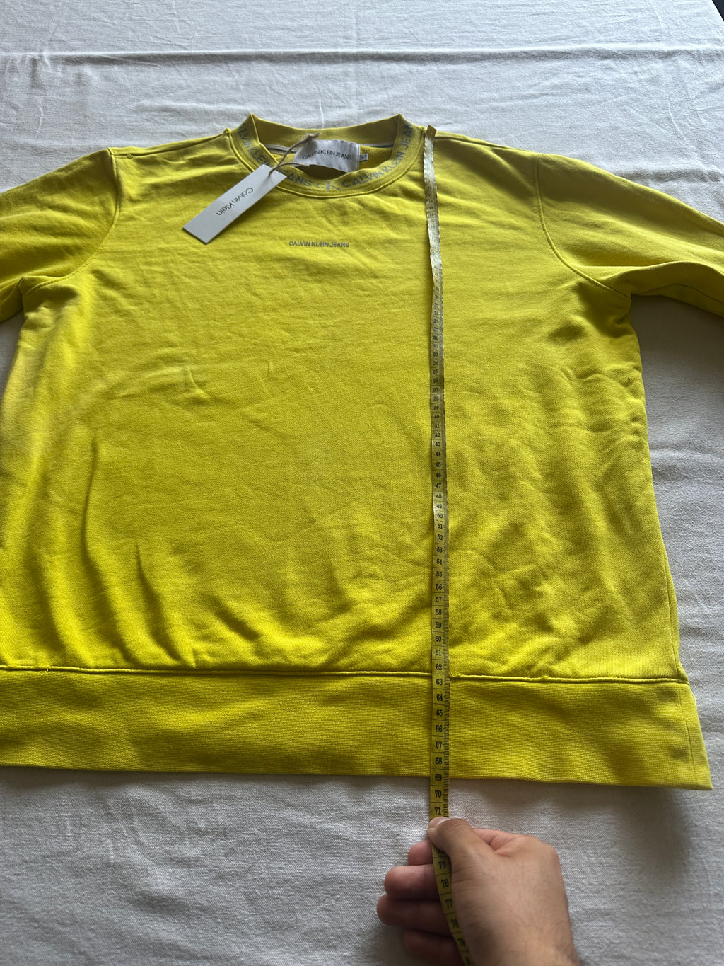 Calvin Klein — Crewneck Amarillo, Talla L